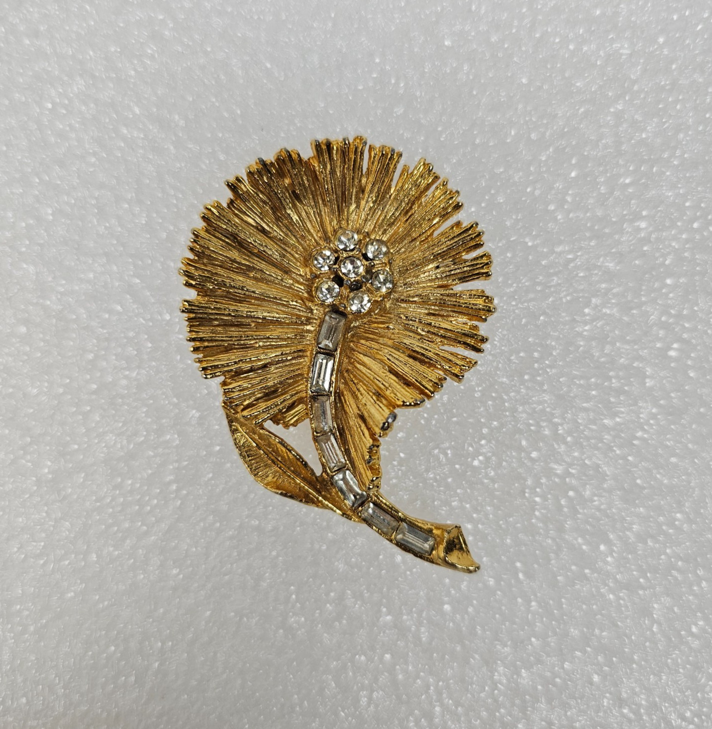 Vtg Flower Dandelion Gold Tone Brooch Pin Textured Clear Rhinestone Baguette