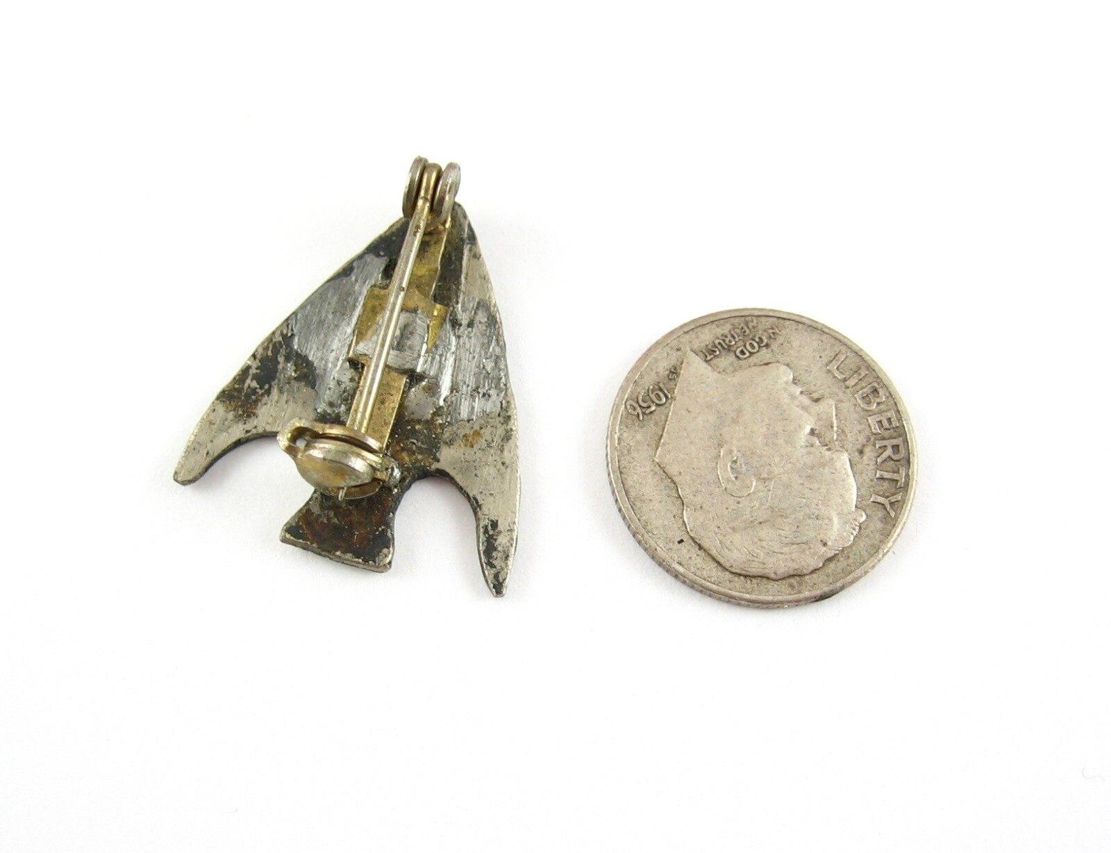 Hand Hammered ARROWHEAD PIN Vintage Small Brooch Silvertone Handcrafted 7/8″