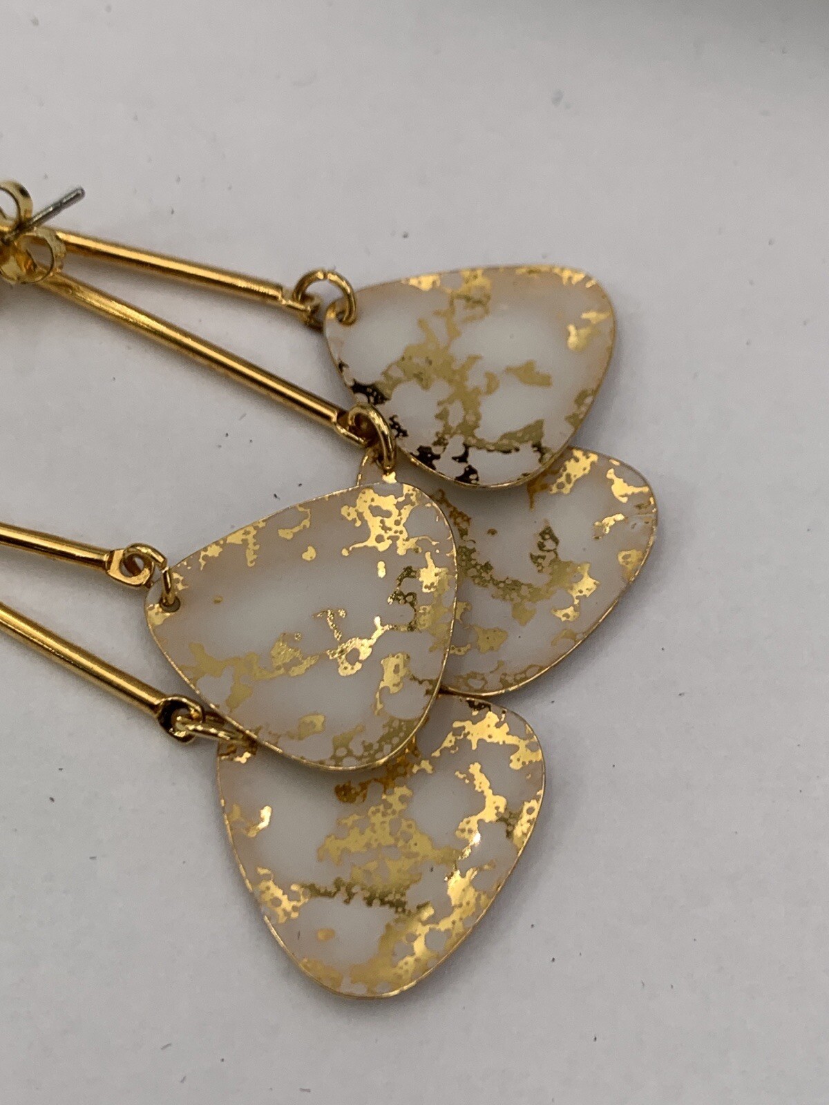 Vintage Avon COLOR CHIMES Ivory Gold Show Stopper Pierced Earrings Dangling