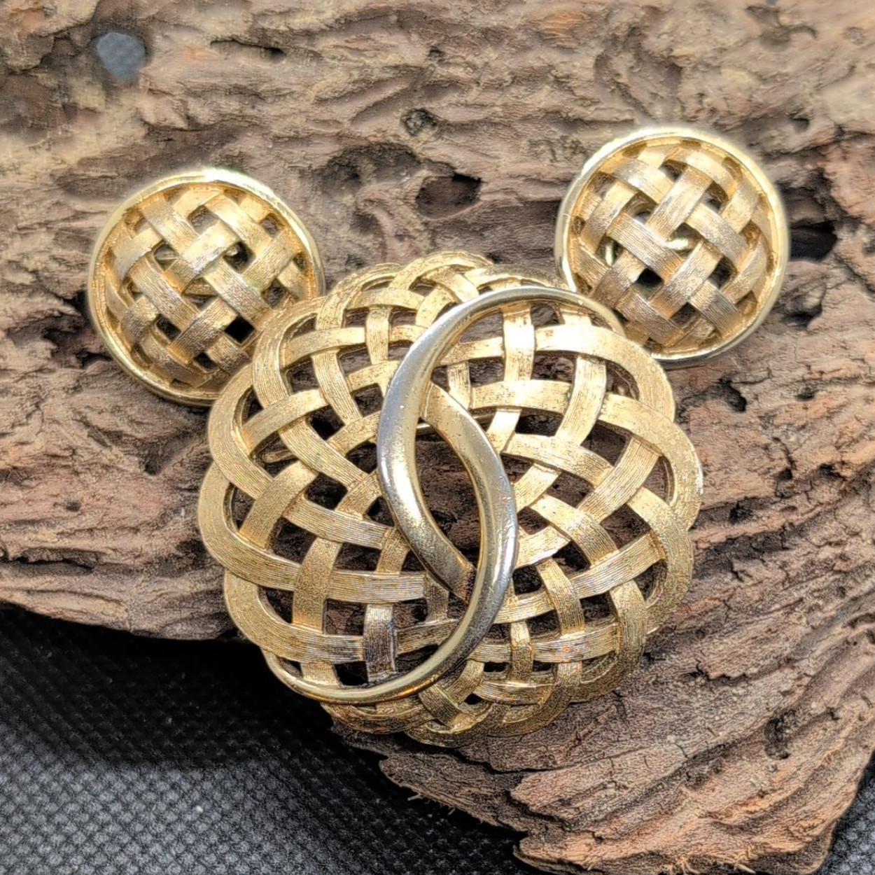Trifari Signed Gold Tone Basketweave Brooch Pin & Clip-On Earrings Set