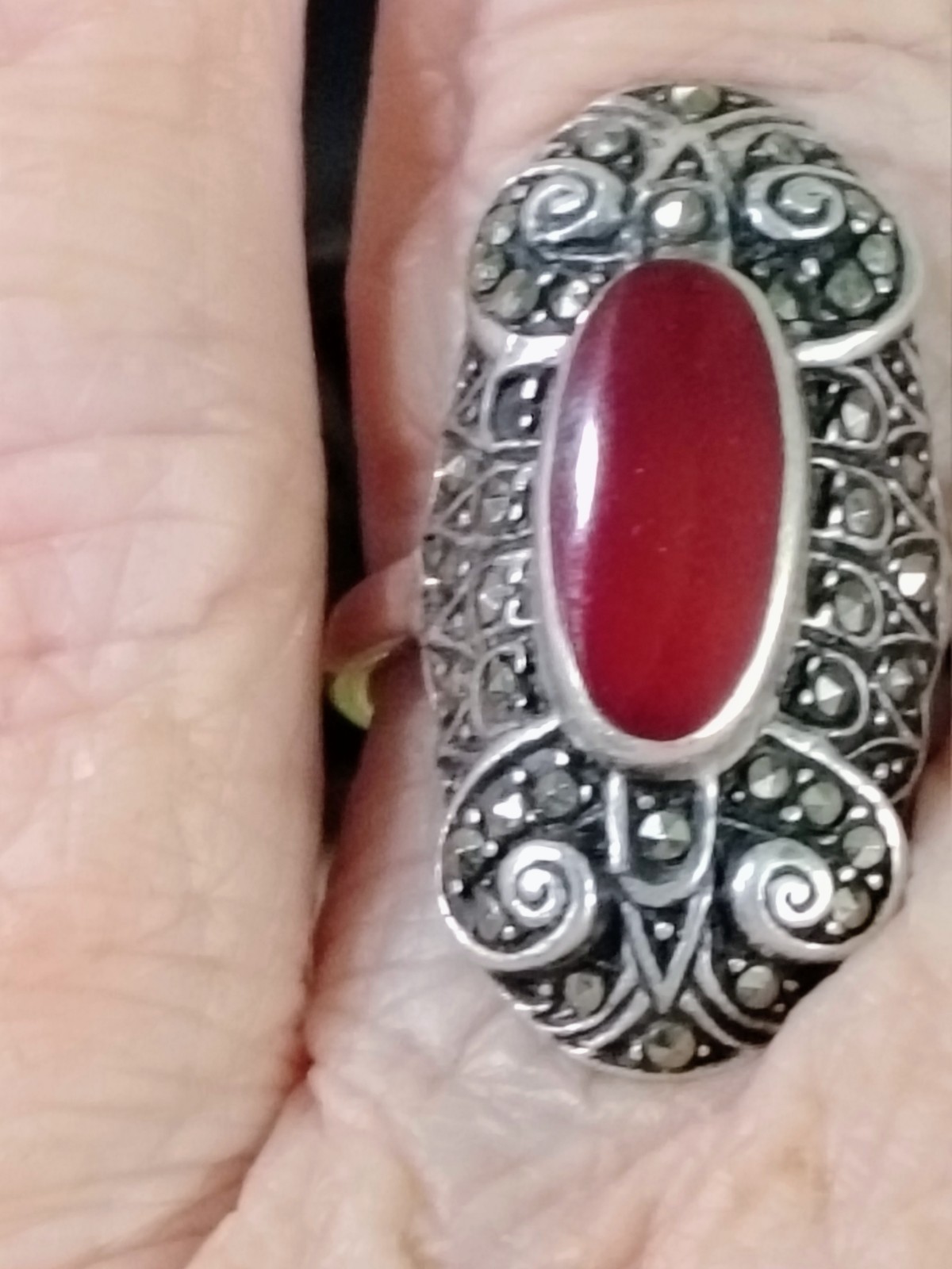 R691 Vintage 925 Sterling Silver Marcasite Coral Colored Cabochon Ring Sz 6.5