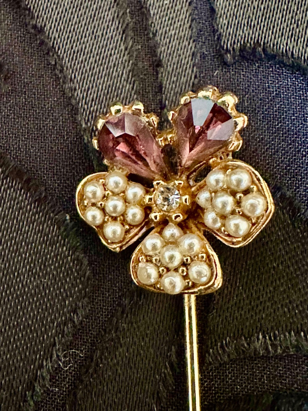 Victorian Style Gold Tone Faux Seed Pearl Purple Glass/Paste Pansy Stick Pin