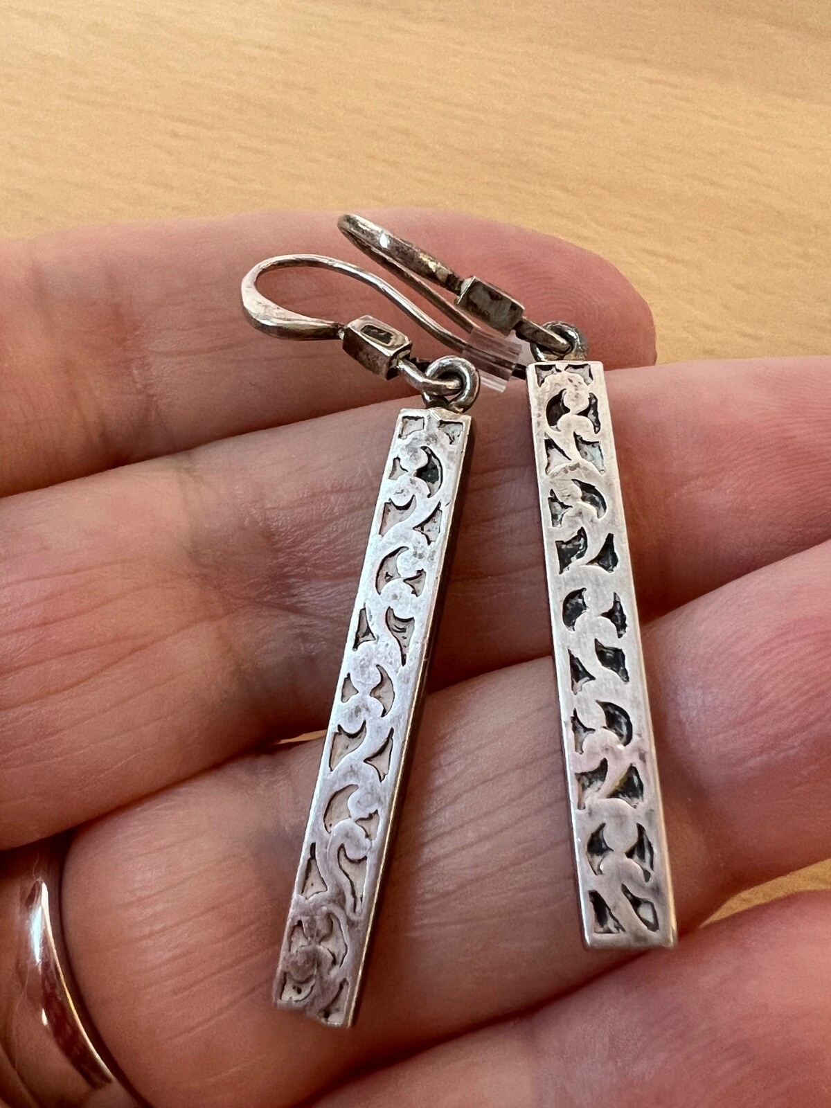 VINTAGE 925 STERLING SLVER MODERNIST ORNATE ETCHED BAR LONG DANGLE DROP EARRINGS
