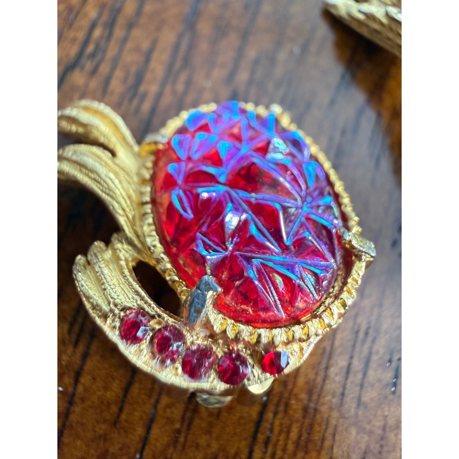 Vintage Gold Tone Iridescent Red Glass Brooch and Clip On Earrings Jewelry Set