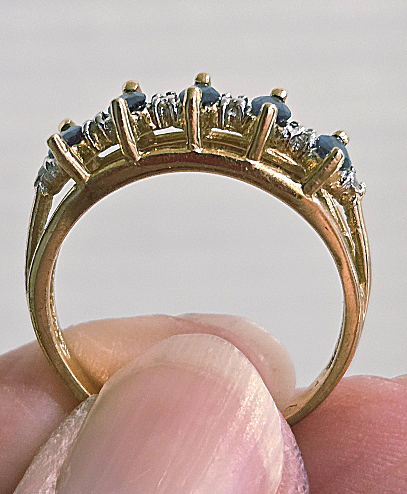Vtg 14K Gold Ring Marquise Blue/Violet Stones Clear Stone Accents Size 6.5 2.6g