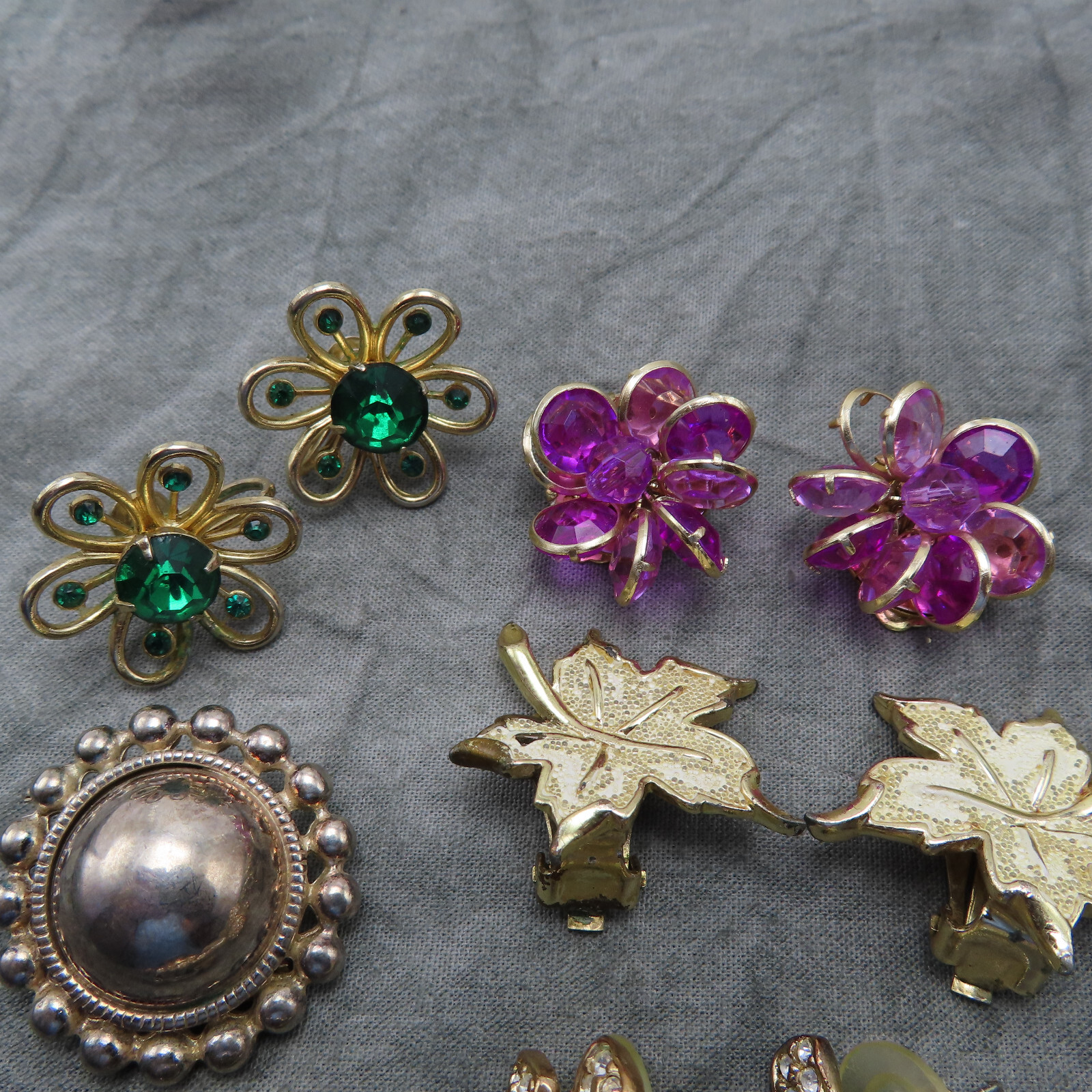 6 Pair Earrings Vintage Signed Purple Green Rhinestone White Leaf Pearl Lot 84c