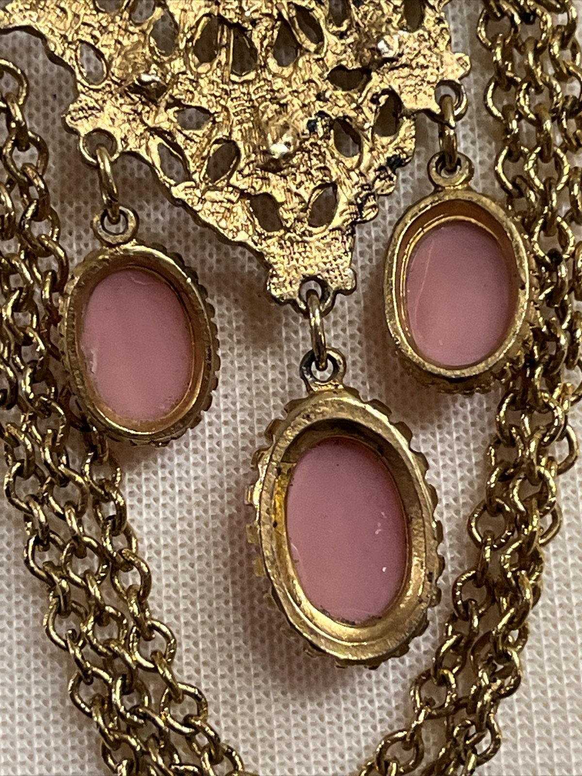 Vintage Pink Gripoix Glass Cabochon Dangle Drop Ornate Pendant Necklace Gold