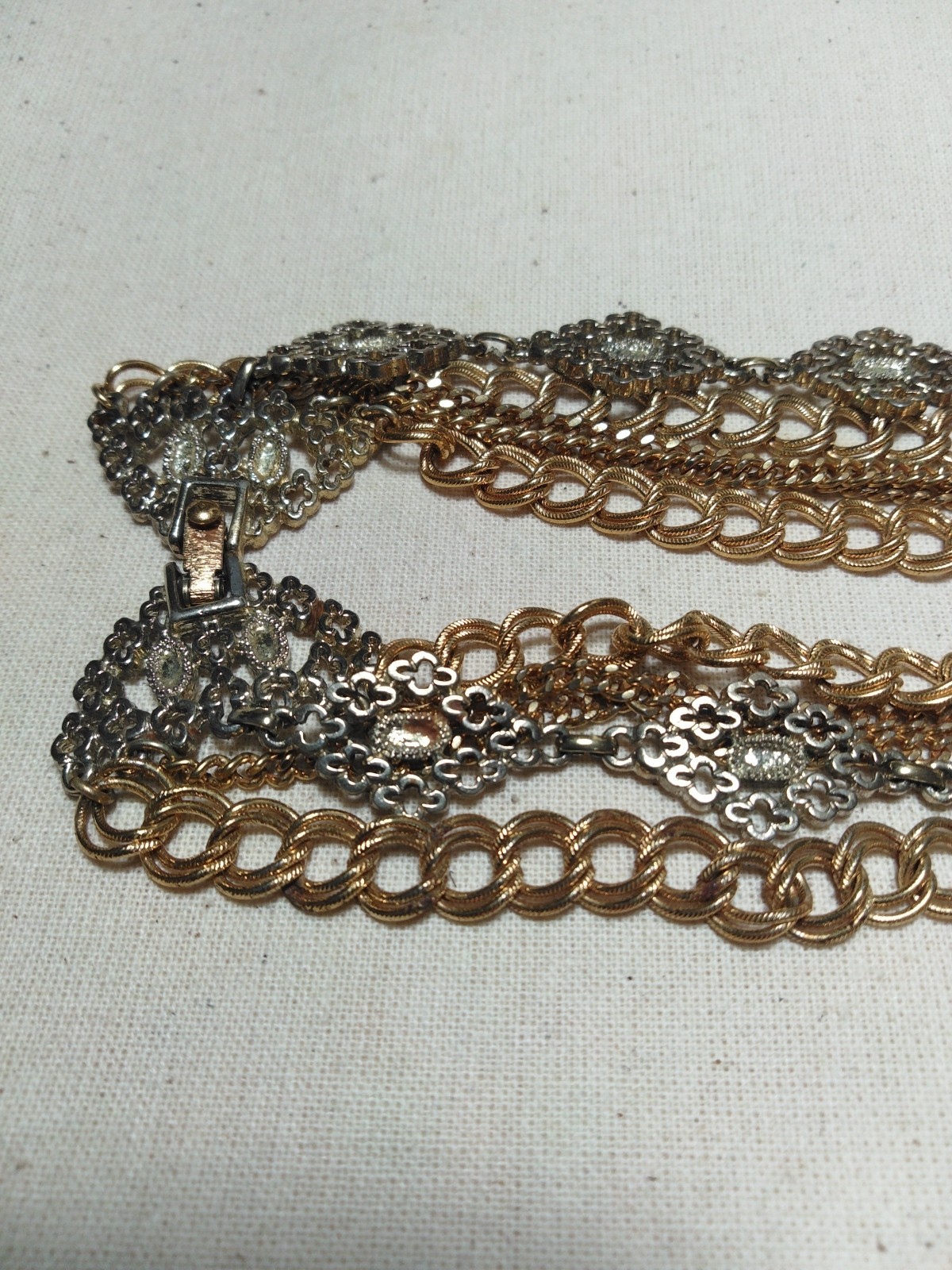 MONET VTG 5 Strand 18″ Different Chains, Cascade Gold Tone Necklace, pre-owned.