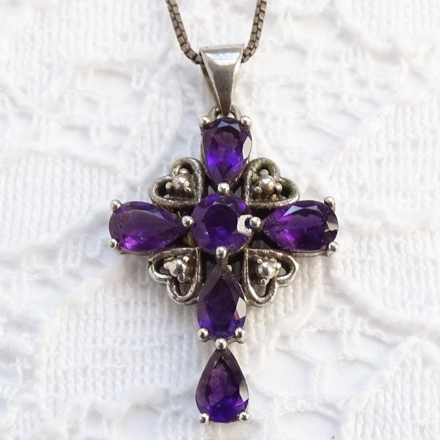 Vint SMALL Amethyst Cross Pendant Necklace Sterling Hearts Signed India 17.5 in