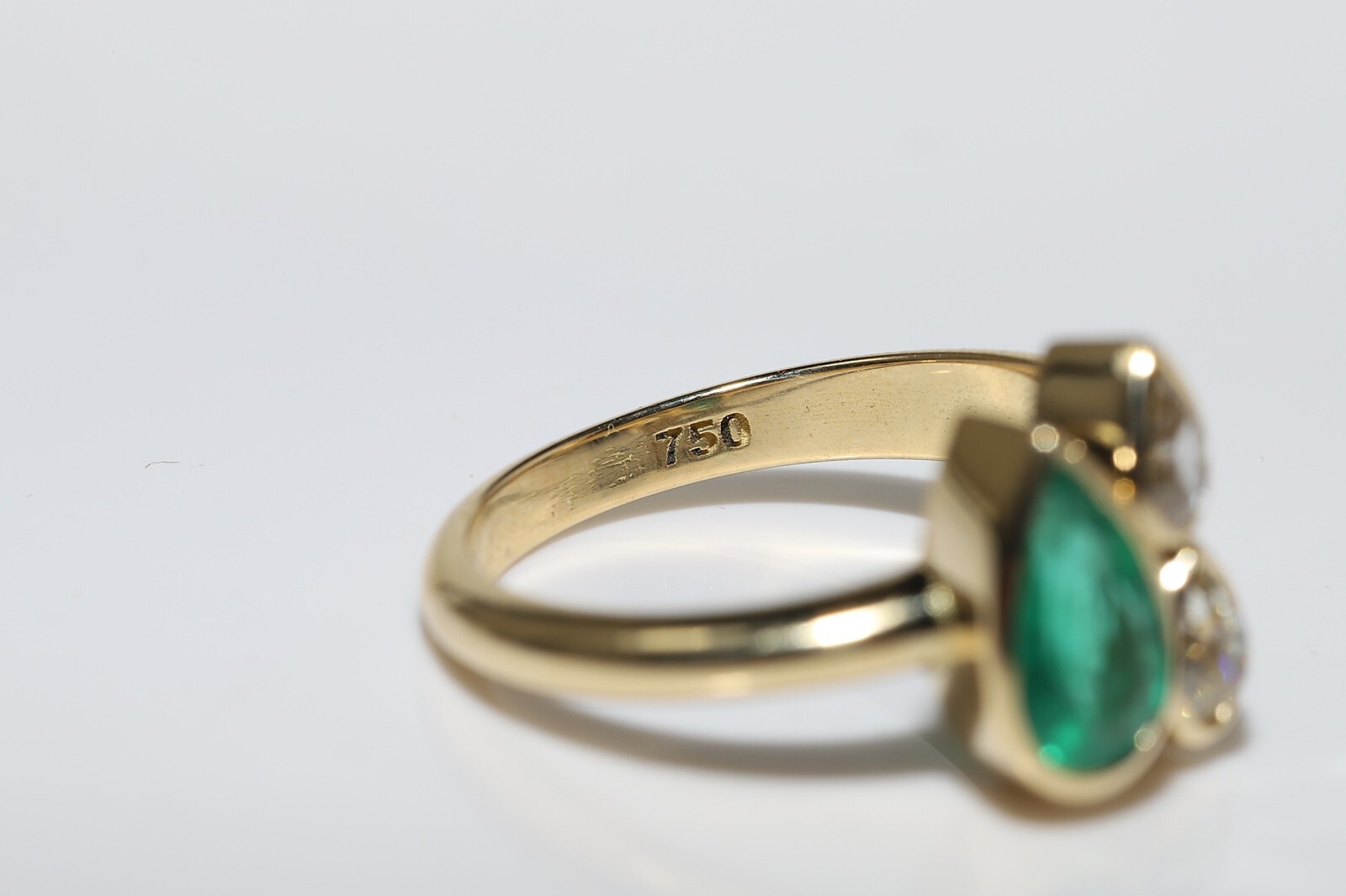 New Made 18k Gold Natural Old Pear Cut Diamond And Emerald Decorated Ring