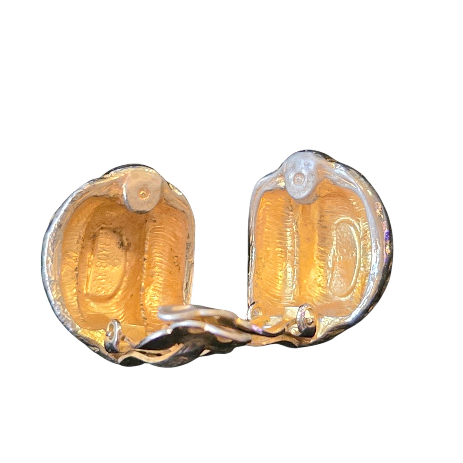 Gay Boyer Signed VTG 1980s Hammered Domed Gold Tone Clip On Earrings 0.75″X0.75″
