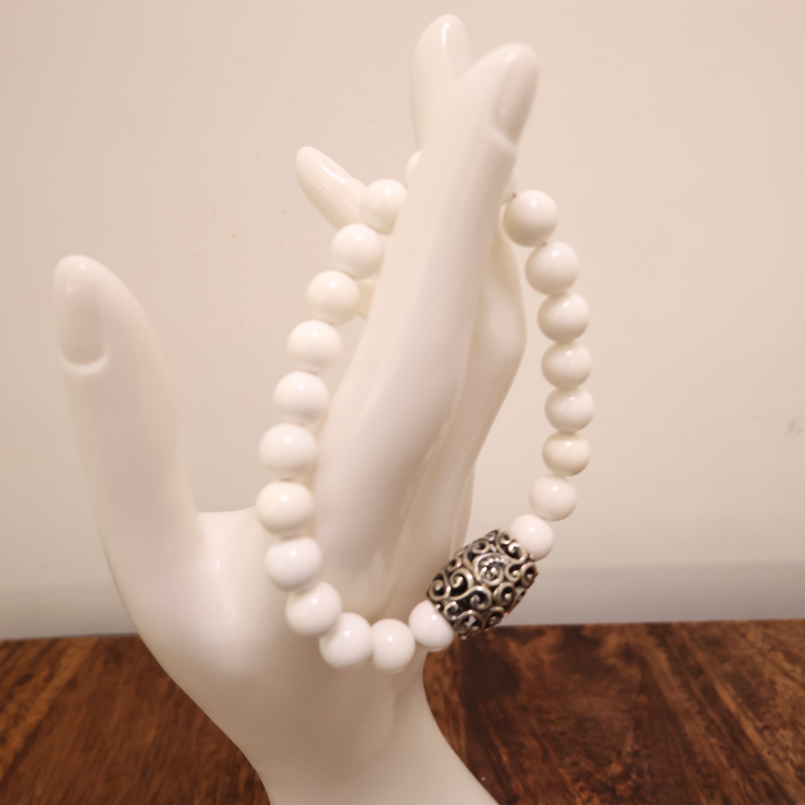 Carolyn Pollack bracelet Relios white agate beads silver magnetic clasp 6.75in