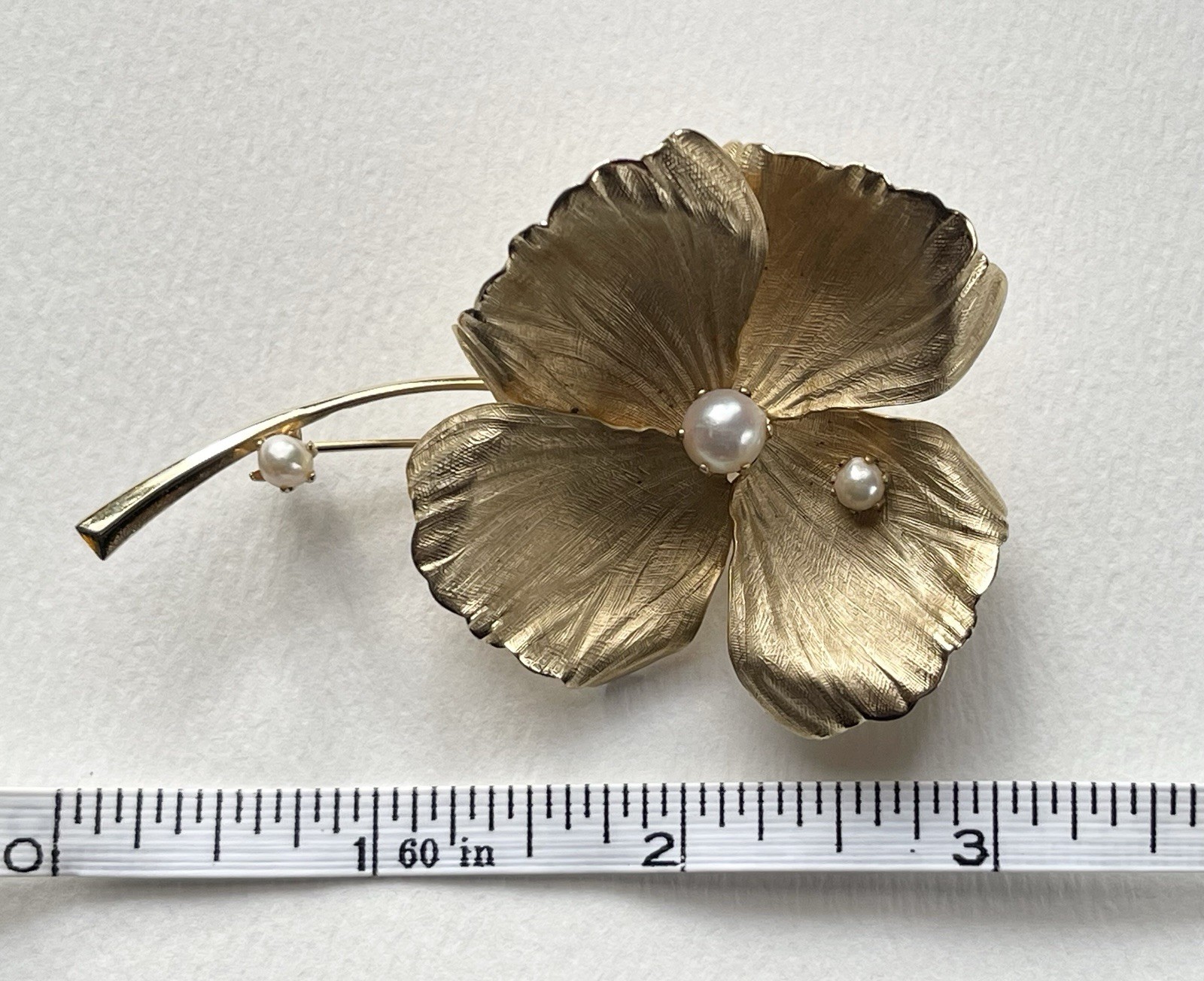 Vintage Textured Gold Tone Flower Pansy with Prong Set Faux Pearl Accents