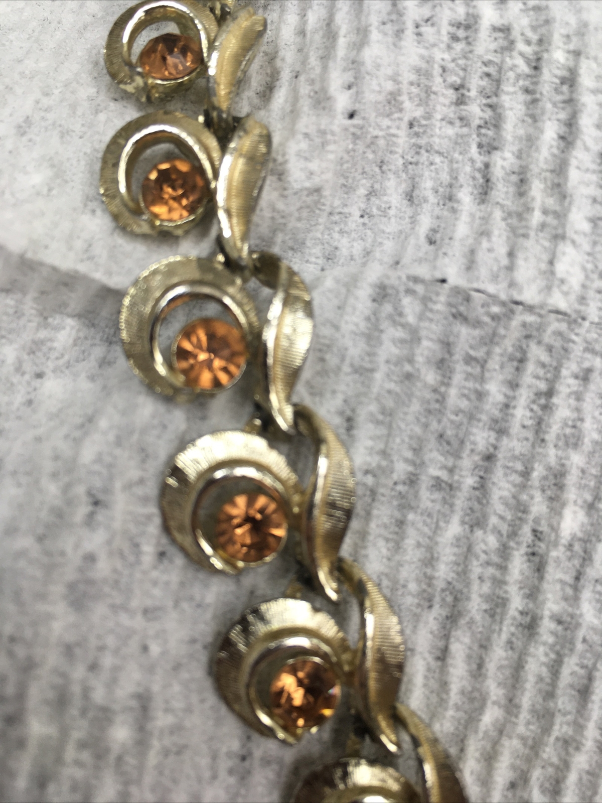 Vintage Gold Tone With Peach/Lite Brown Stones Adjustable Necklace 14.5”