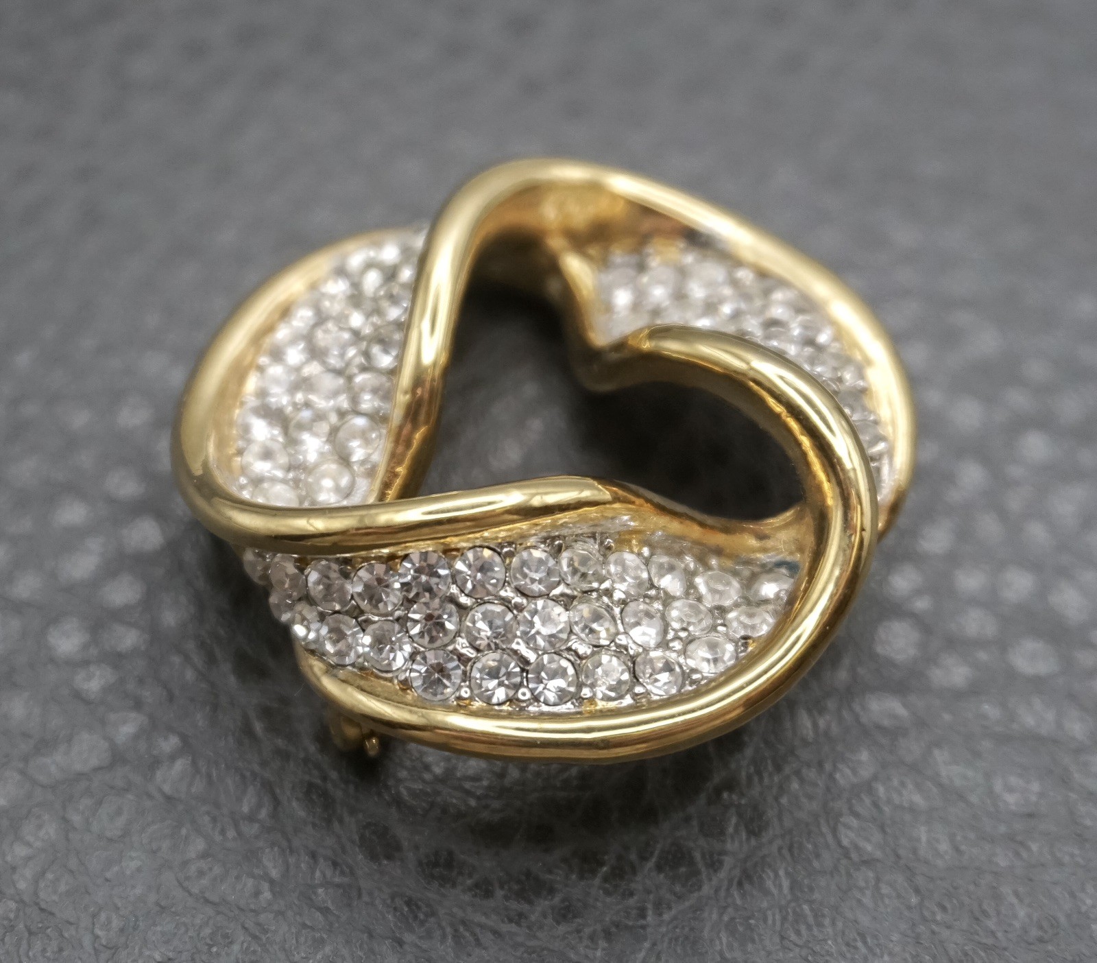 Vintage 80s Runway Gold Tone Brooch Pin Pave Clear Rhinestone Twist Ribbon