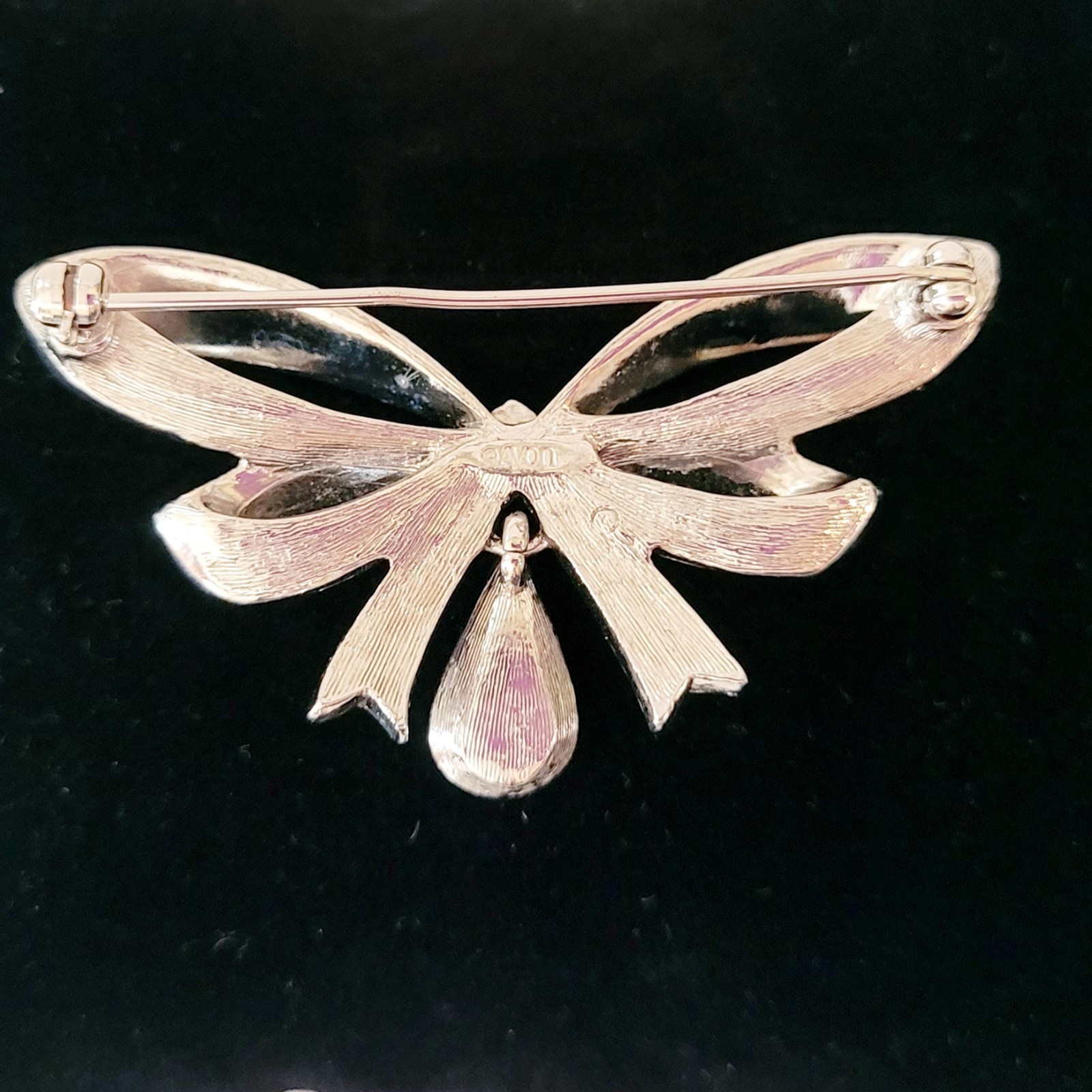 Vintage Avon Brooch Birthstone Bow Pin May Emerald Green Drop Rhinestone 2″