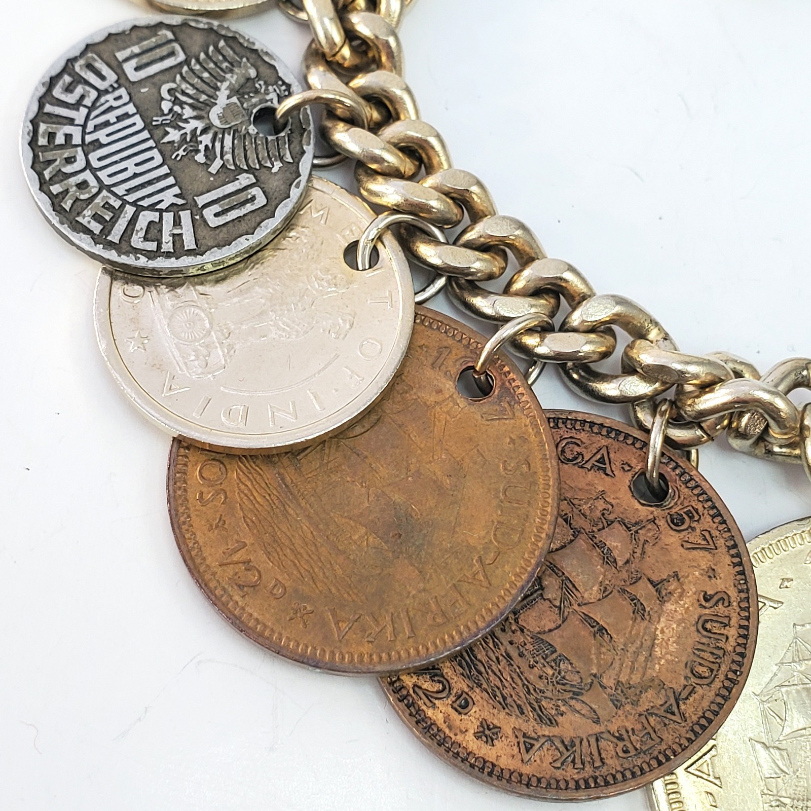 1950s CHARM Bracelet 15 REAL World Coins Gold Tone Vintage 7.25″