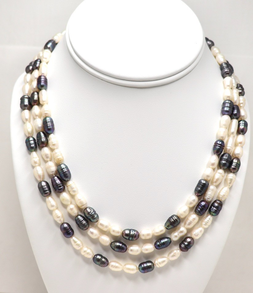 VINTAGE WHITE AND GRAY WATER PEARL NECKLACE 56″ TOGGLE CLASP
