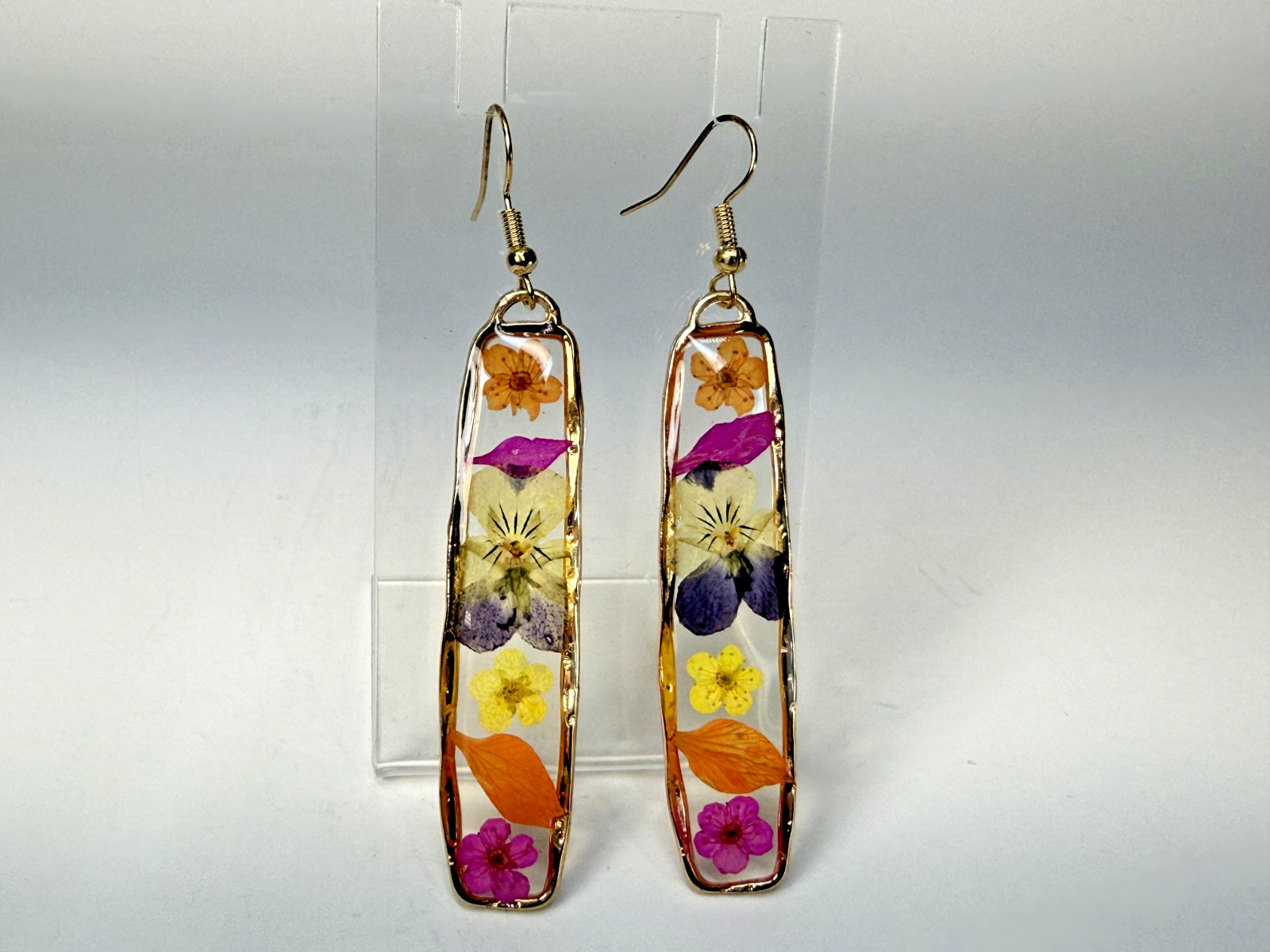 Beautiful Gold Tone Resin Dried Flower Long Dangle Earrings