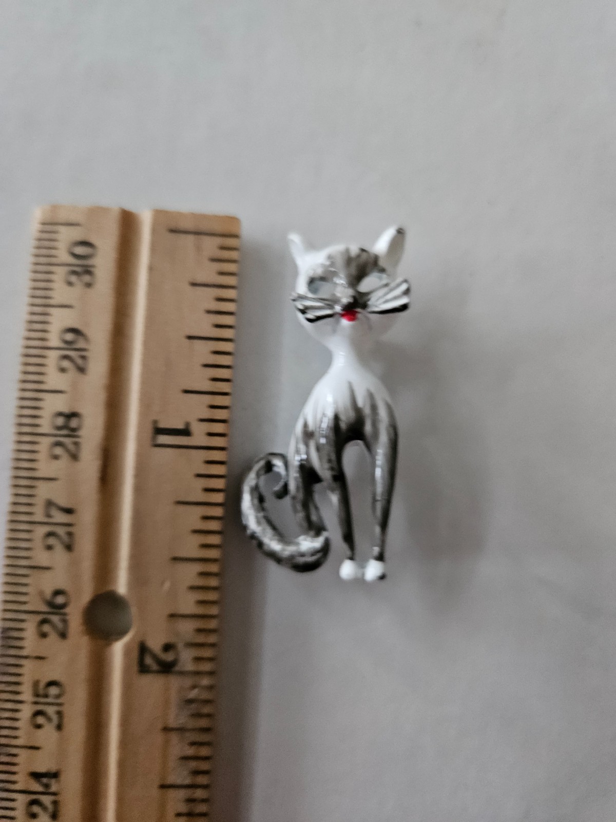 VINTAGE WHITE/BLACK METAL CAT PIN 1.5″ TALL