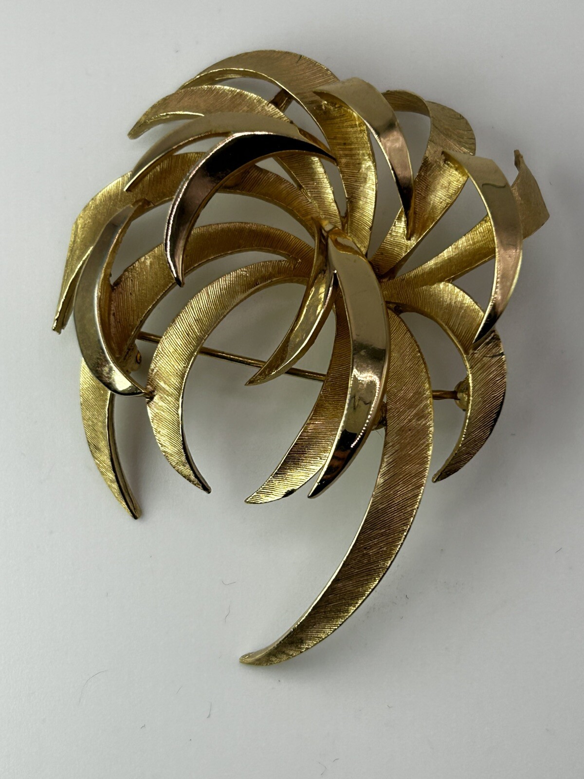 Vintage – Crown Trifari Gold Tone Starburst Textured Brooch – See Notes