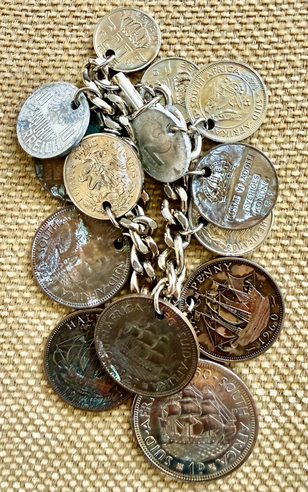 1 Vintage Foreign Coin Charm Bracelet With 15 Vintage Coins