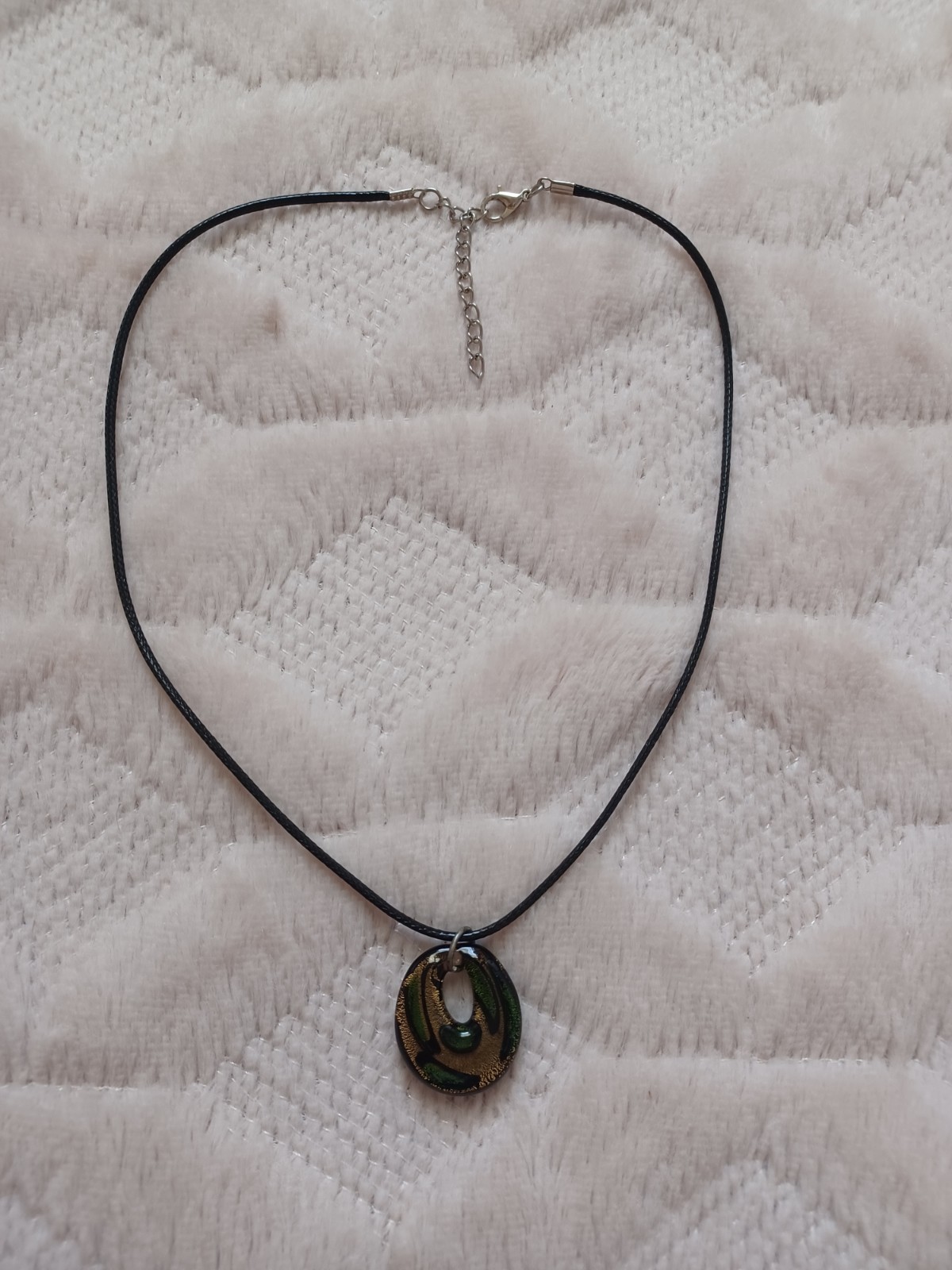 Vintage 90s 2000s Y2K Gold Green & Black Art Glass Oval Pendant Cord Necklace