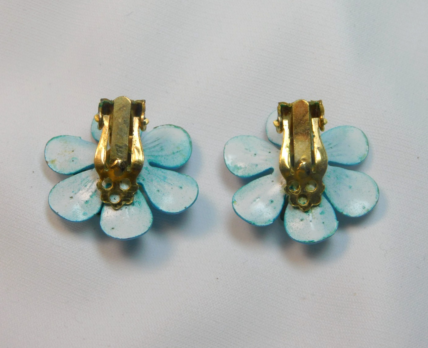 VINTAGE MOD RETRO BLUE ENAMEL METAL FLOWER DAISY BROOCH & EARRING SET✨