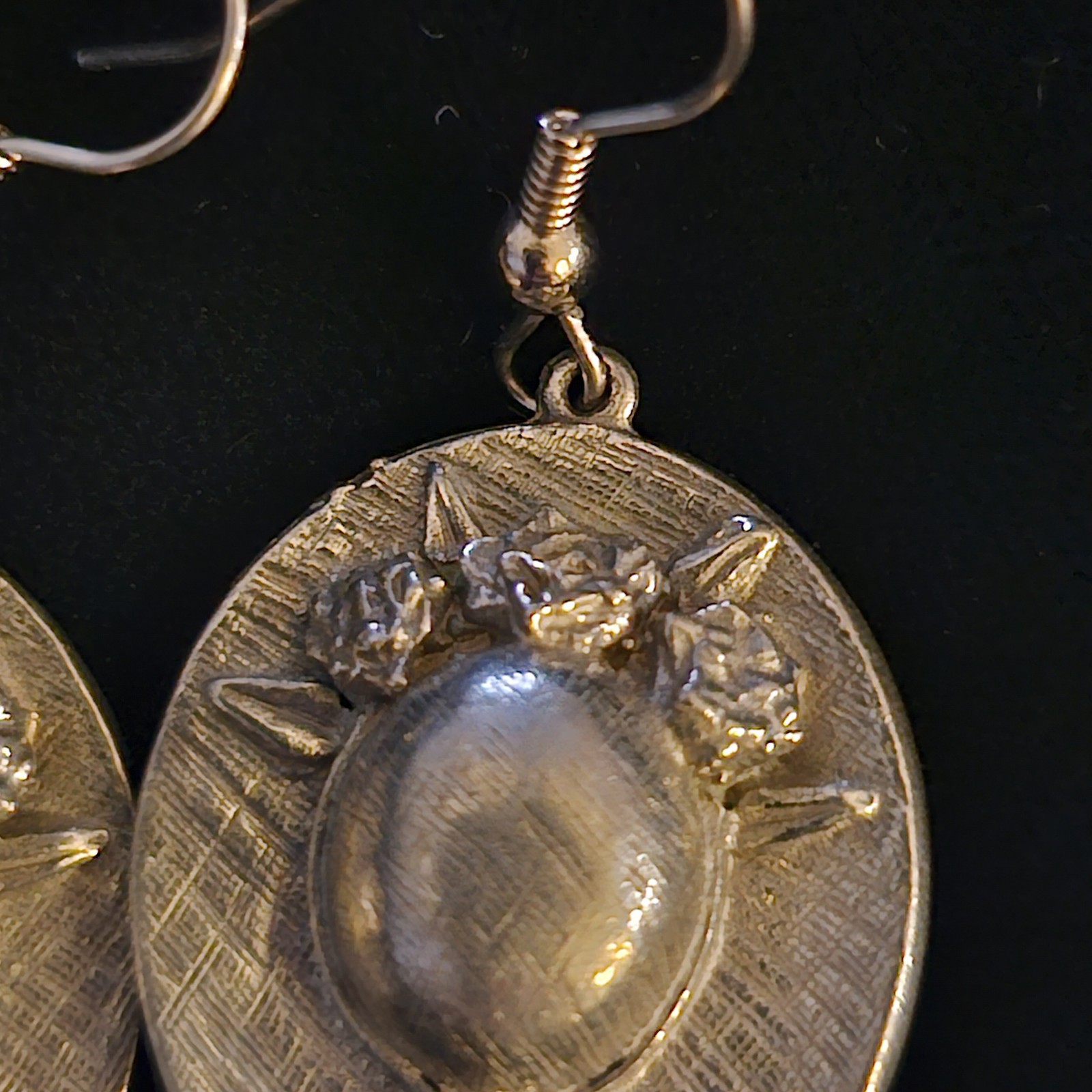 Vintage 1980 CLIFT STRAW HAT w/ FLOWERS PEWTER DANGLE PIERCED EARRINGS Beautiful