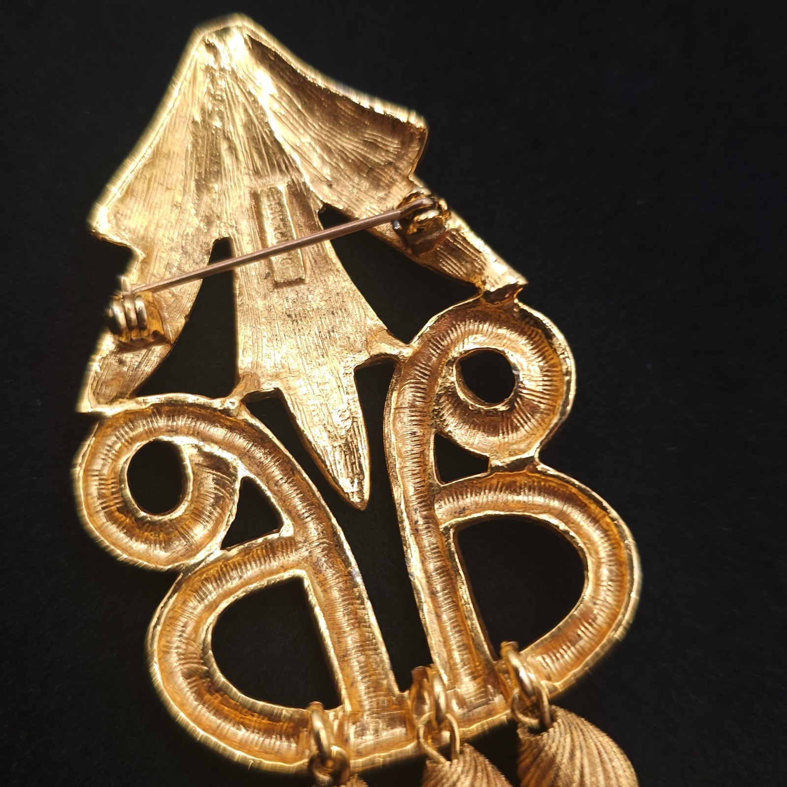 Designer Carol Dauplaise 4″ Tassel Brooch Statement Gold Tone Vtg Knot Dangle