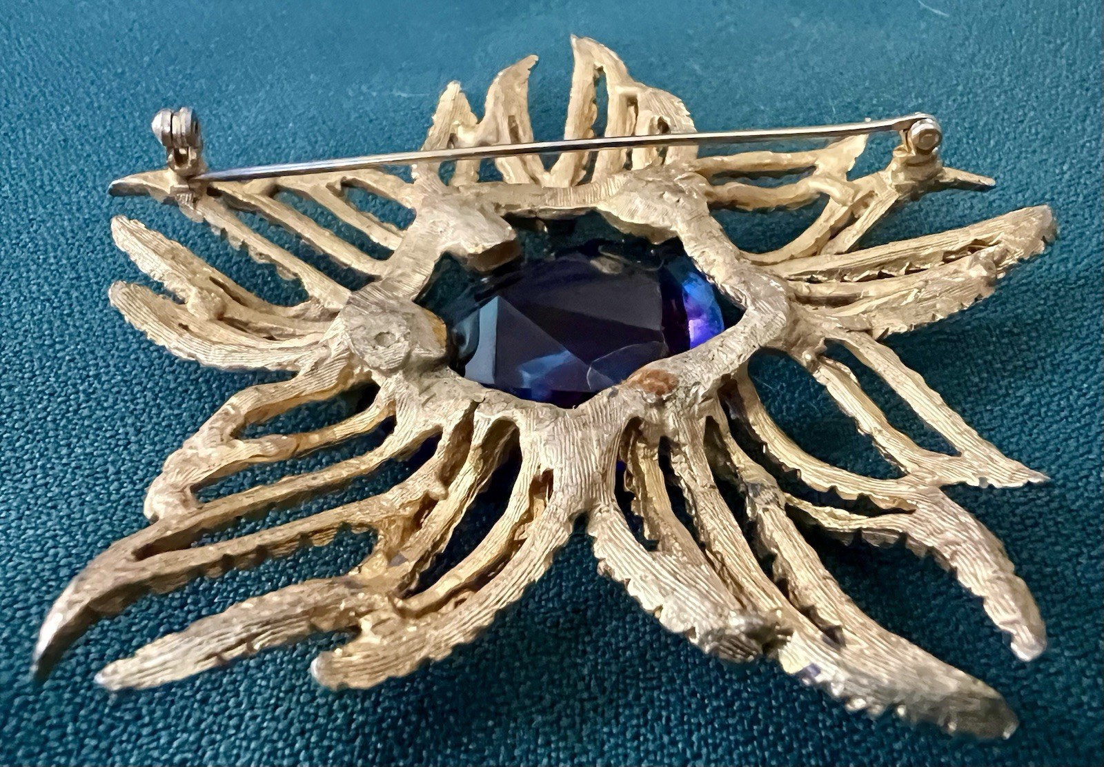 RETRO DRAMATIC VINTAGE COSTUME GILT METAL STAR LARGE PURPLE BLUE STONE BROOCH