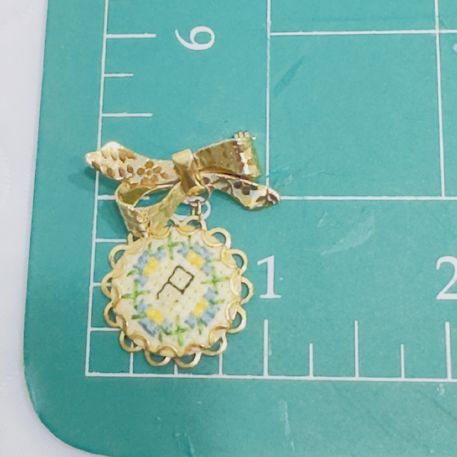 Vintage Handmade Brooch Petit Needle Point Gold Tone Ornate Bow Letter Initial P