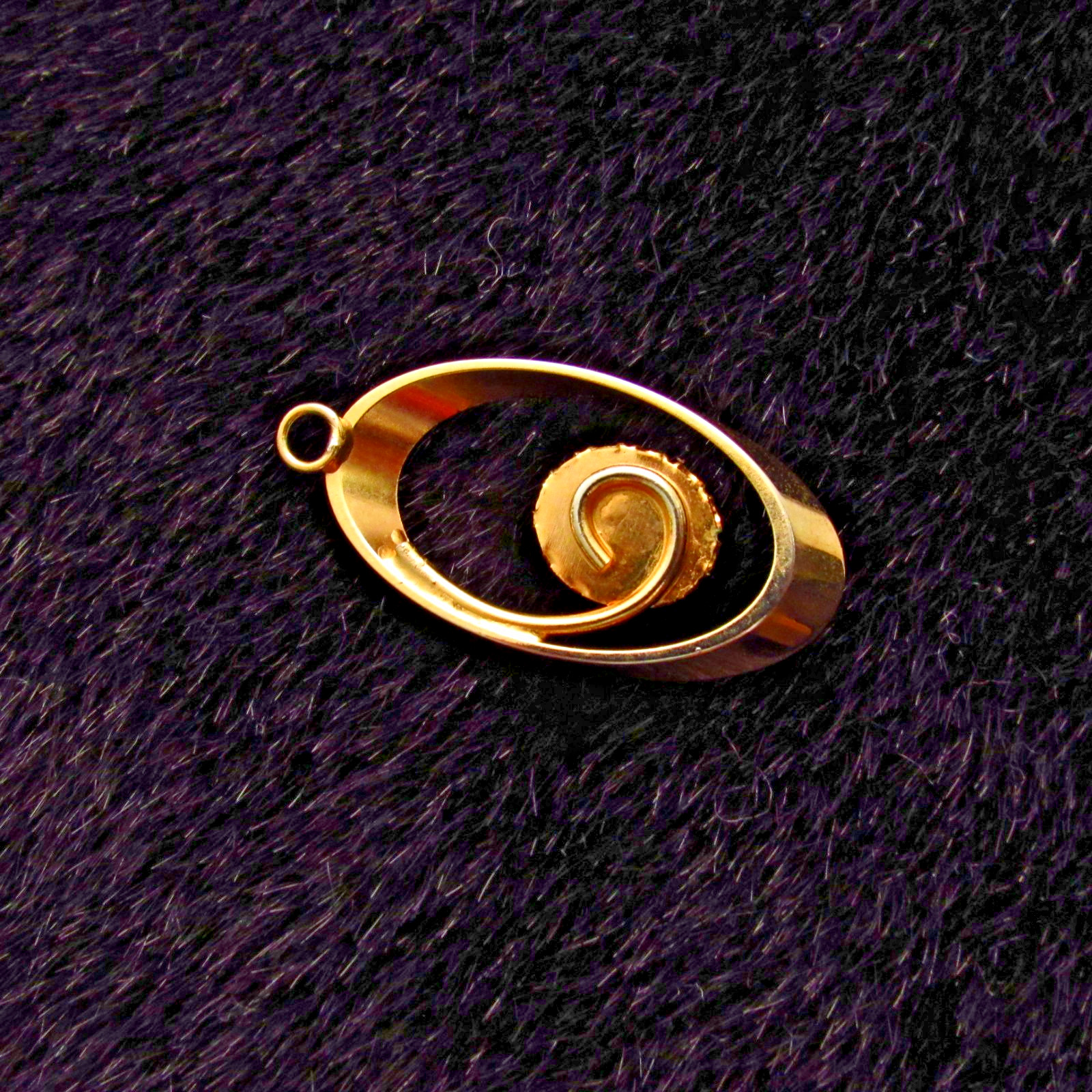 Vintage gold-toned Canadian BC Nephrite Jade Cabochon Oval Swirl Pendant