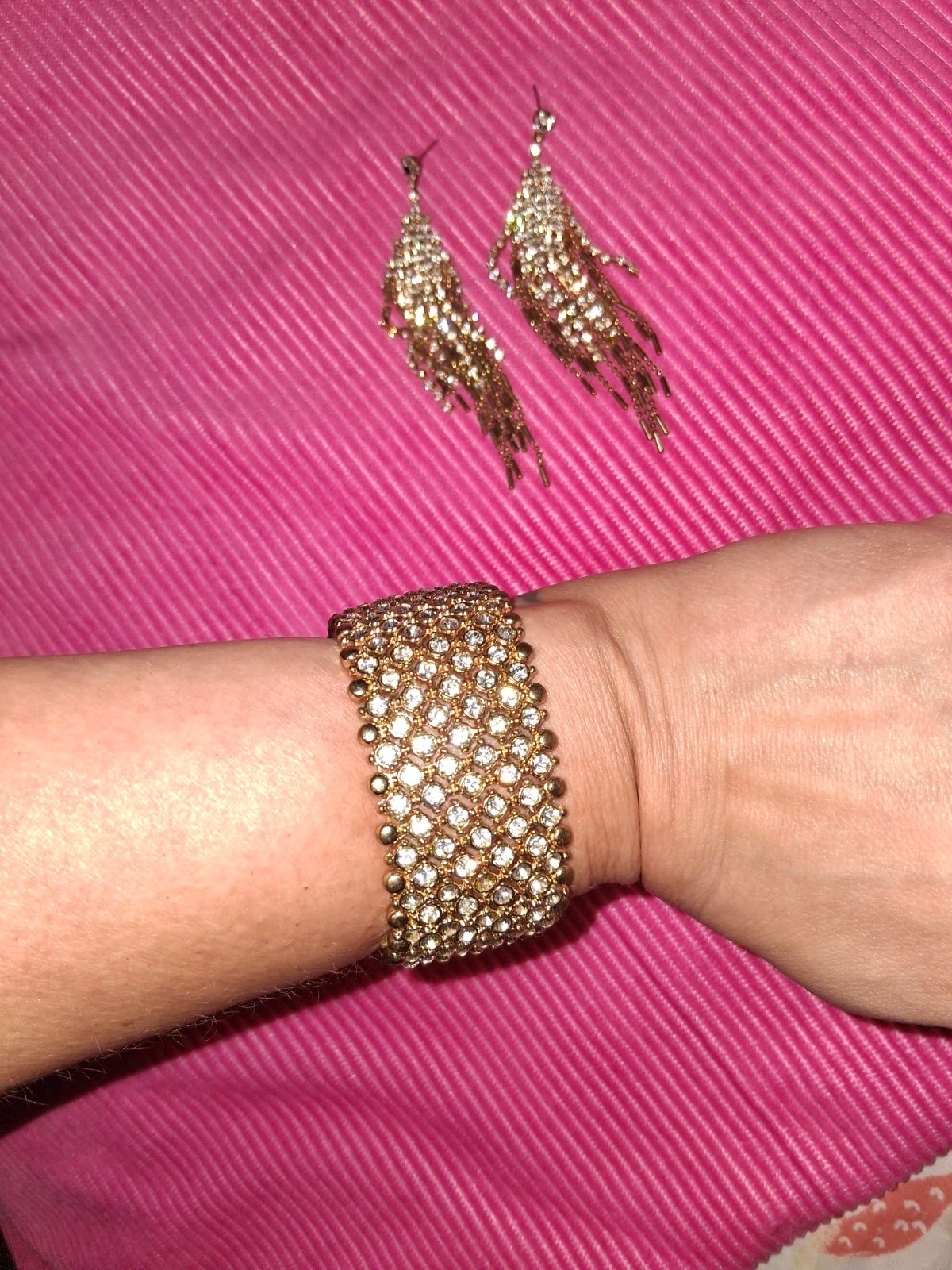 Vintage Gold Tone Rhinestones Dangle Earrings And Stretch Bracelet