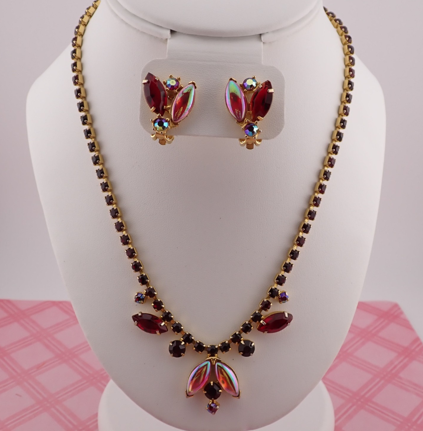 VTG Red Rhinestone Iridescent Marquise 18″ Adj Necklace Gold Tone Earring Set