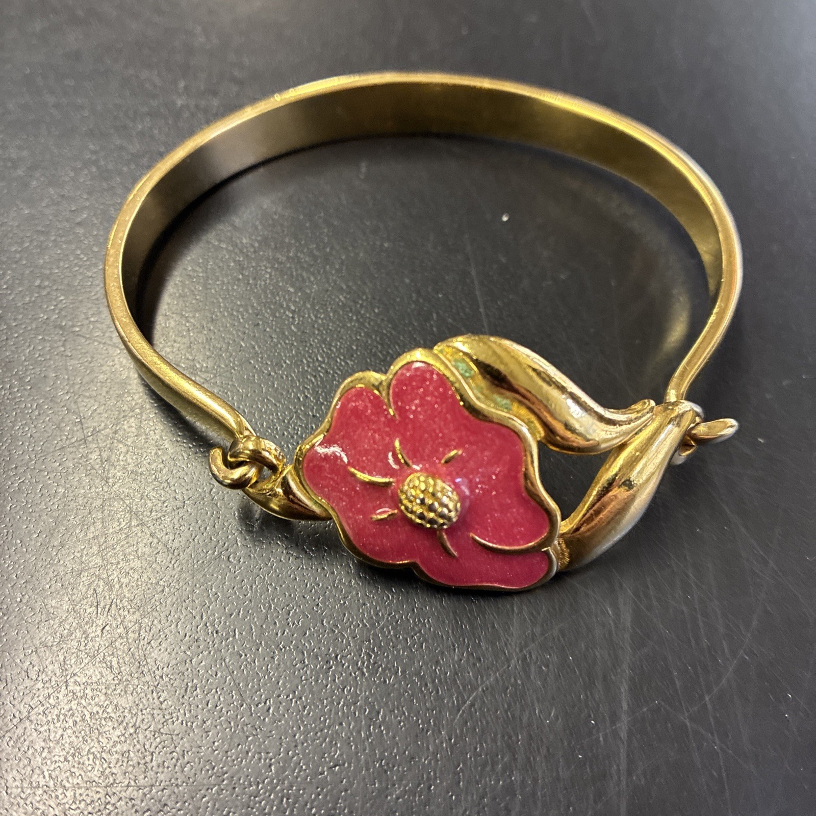 Vintage Gold Tone Bracelet With Pink Enamel Flower Hook Closure About 8 1/2 In