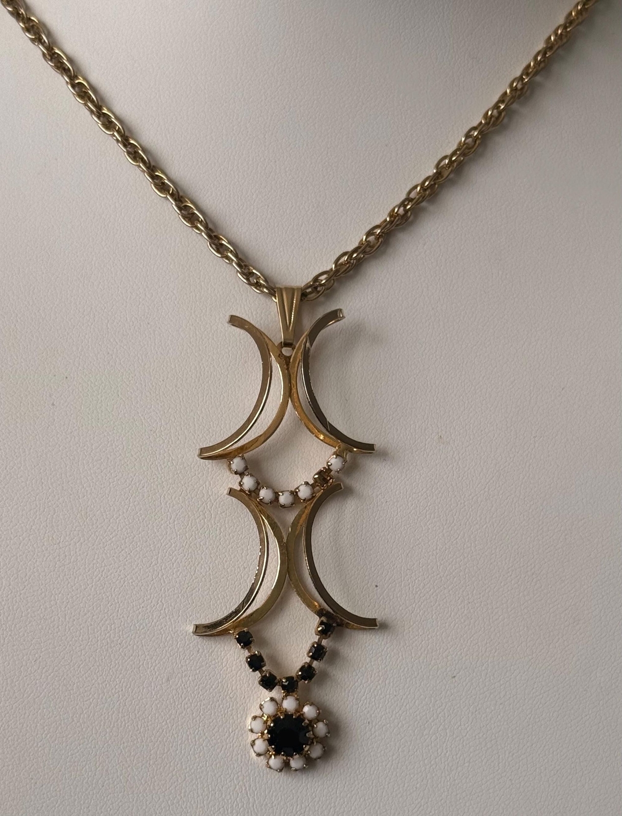 Vintage Art Deco Influence Gold tone Pendant and Chain Geometric Design Necklace