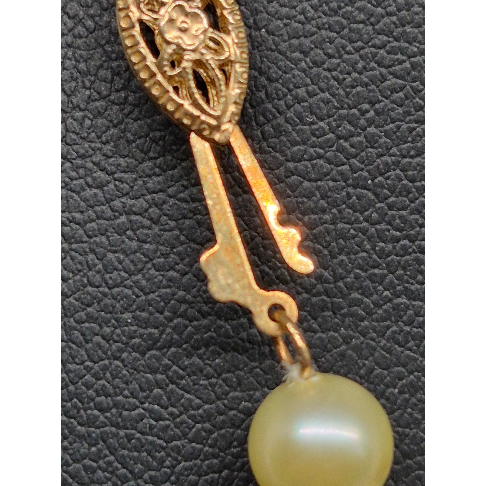 Vintage Necklace Cream Cultured Pearl 14K Yellow Gold Filigree Clasp 18″