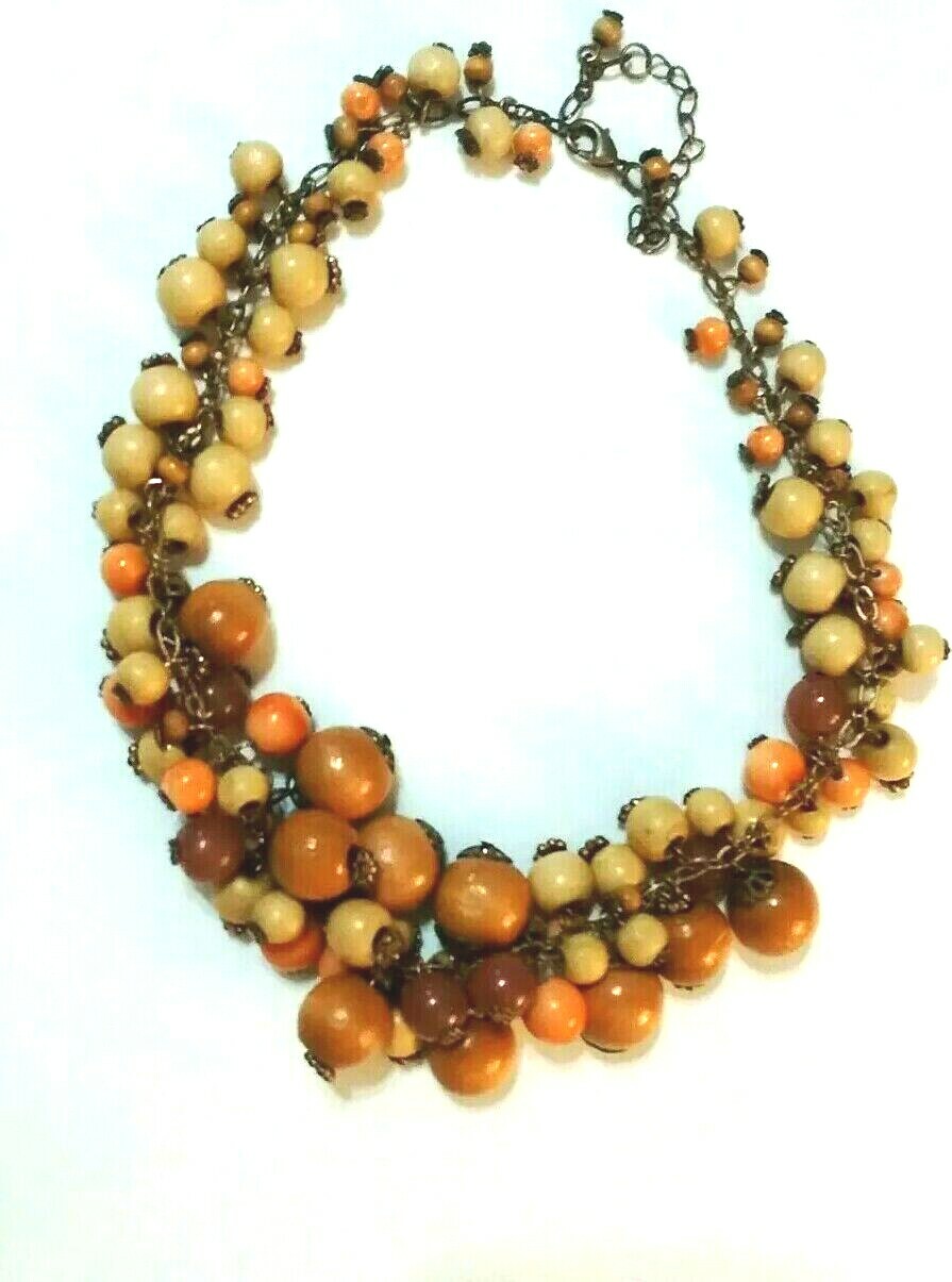Wood And Lucite Graduated Bead Cha Cha Necklace 16-19″