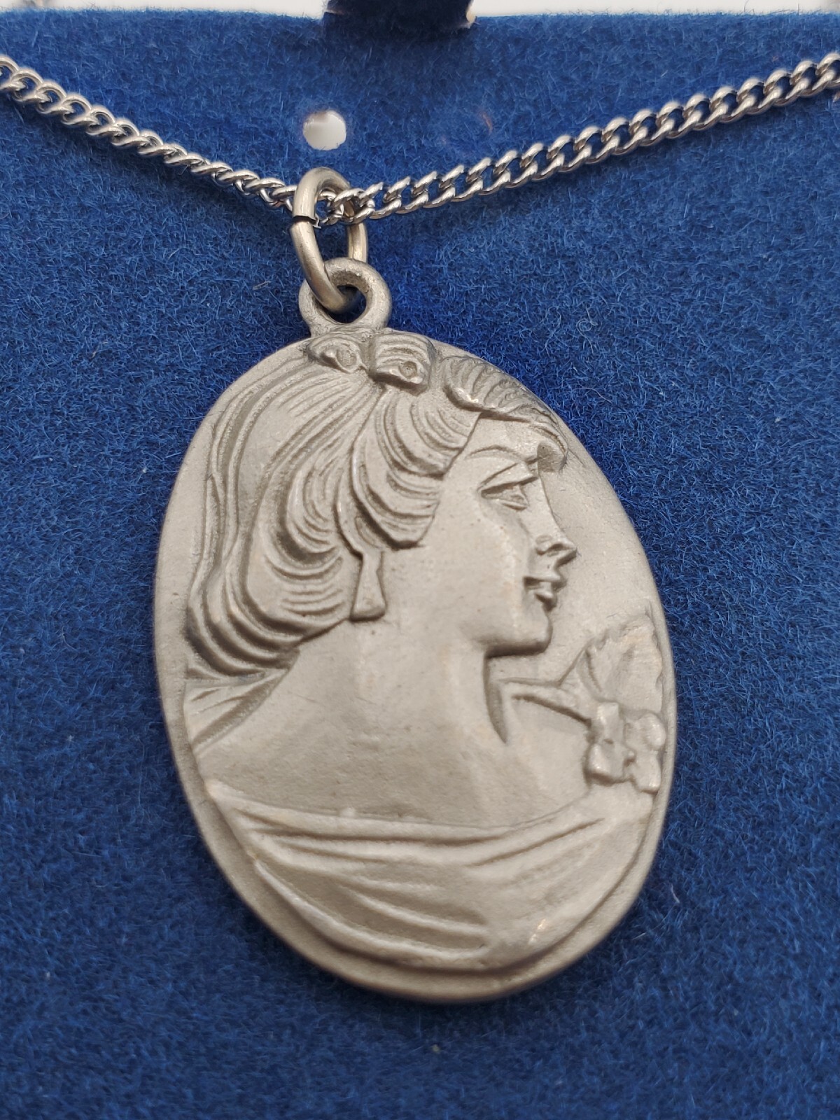 Vintage Revere Pewter Women Silhouette Pendant w/18″ Stainless Steel Chain
