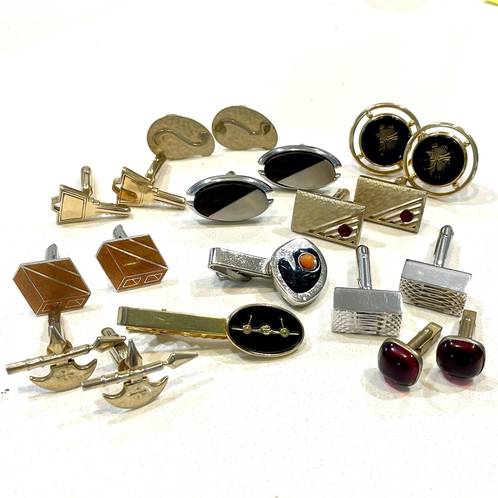 Vintage Mid Century Cufflink & Tie Clip Lot Knights Keys Swank Enamel Cuff Links