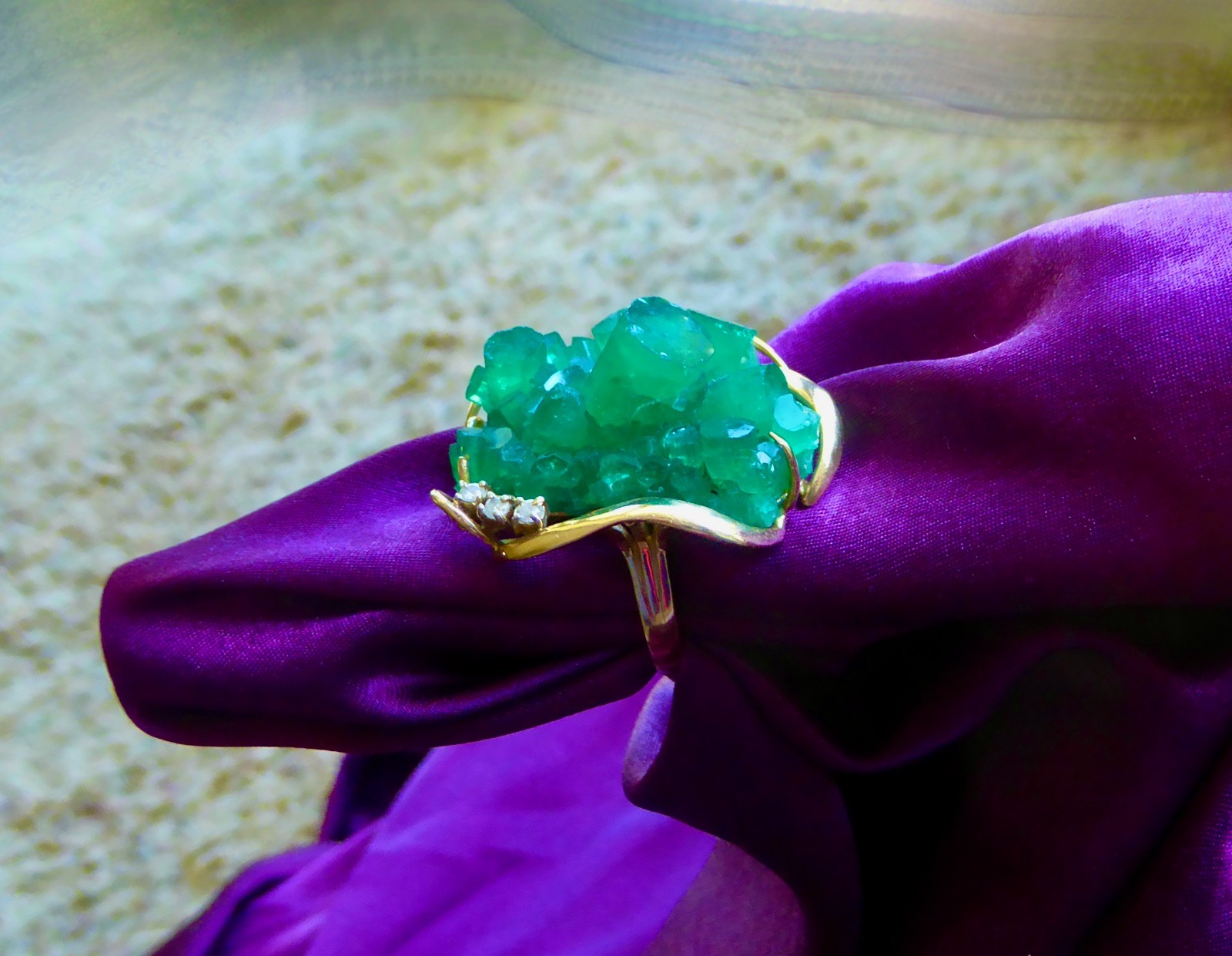 Vintage 1970s 14k Gold and Synthetic Emerald Crystal Ring Freeform Brutalist