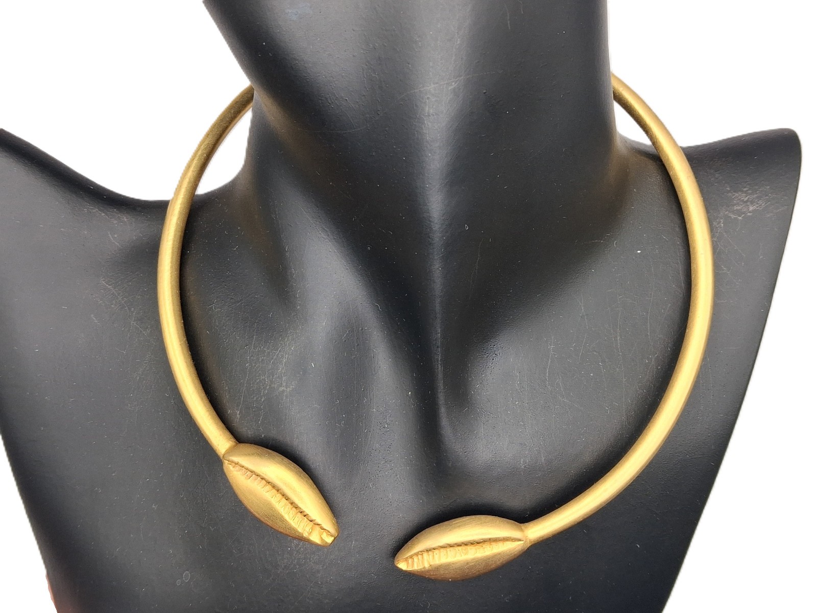 Kenneth Jay Lane KJL Brushed Gold Tone Cowrie Sea Shell Hinged Collar Necklace