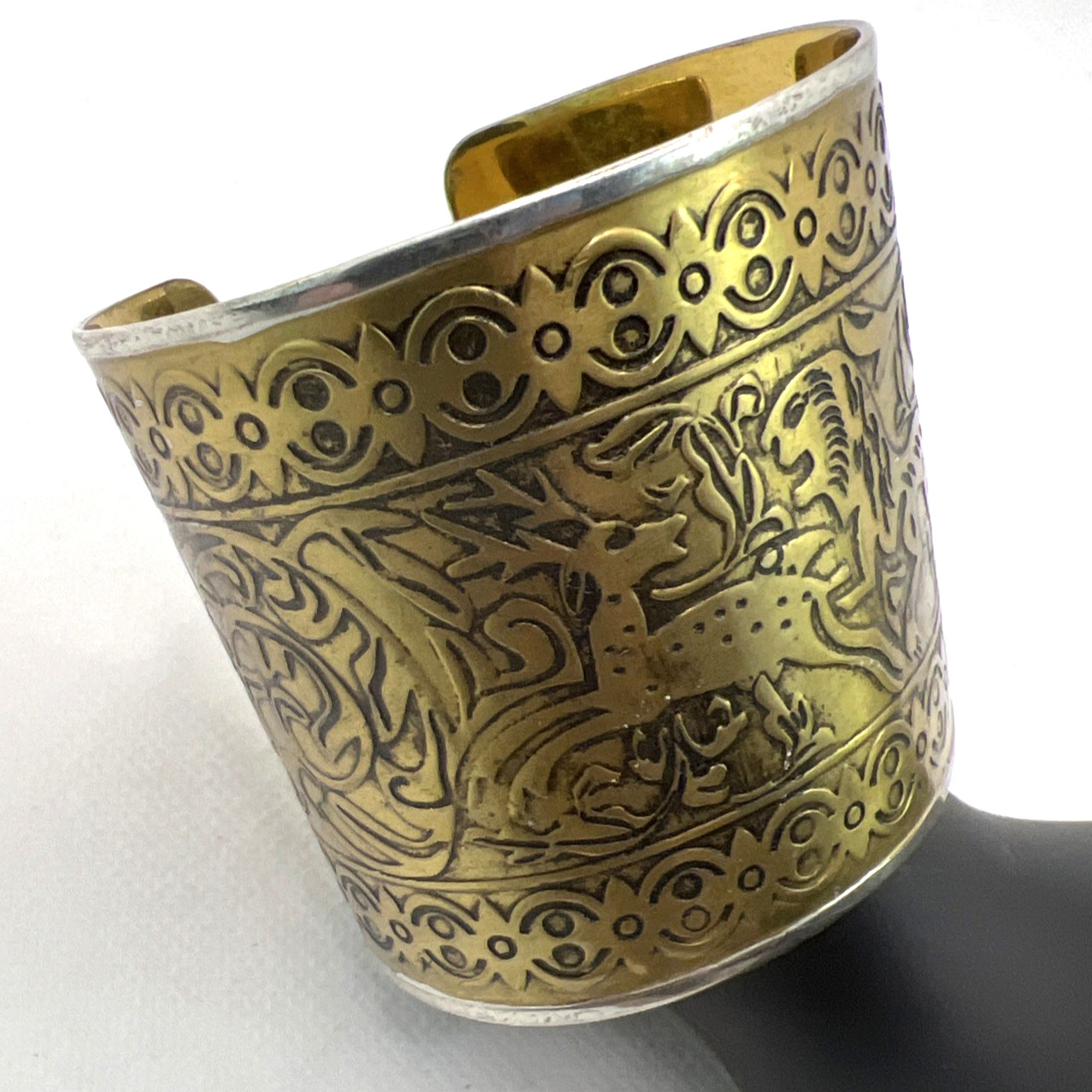 Vtg Amy Kahn Russell Cuff Bracelet Story Teller Hunting Scene Brutalist Signed