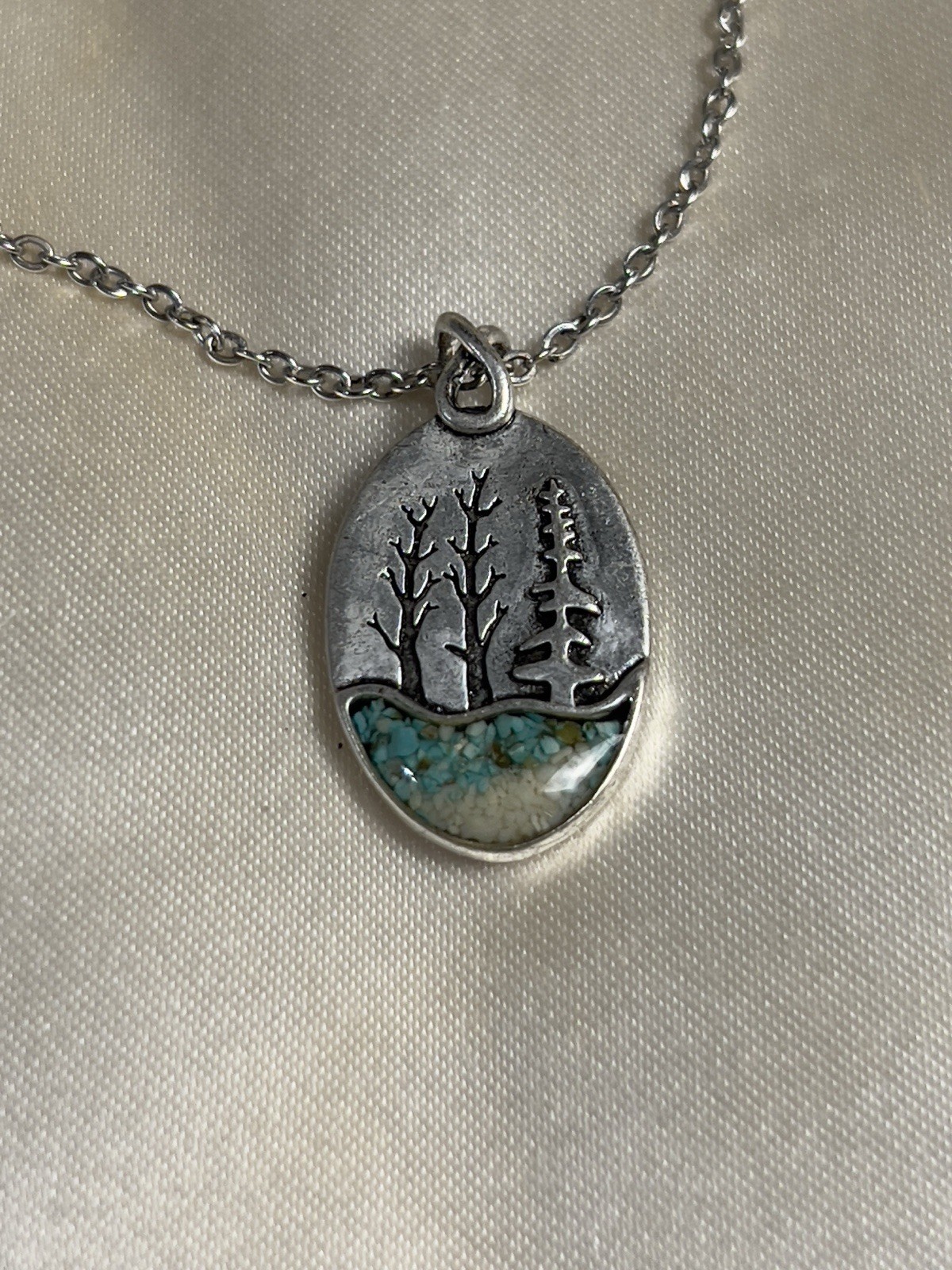 Vintage Silver-Tone Nature Scene Necklace – Adjustable 18–22 Inches