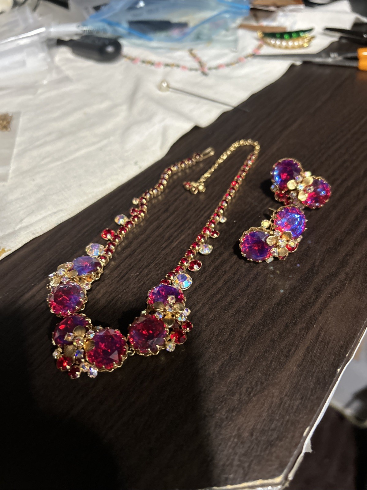 Vtg Stunning UnSigned REGENCY Iridescent Red Glass Stones AB Demi Parure Set