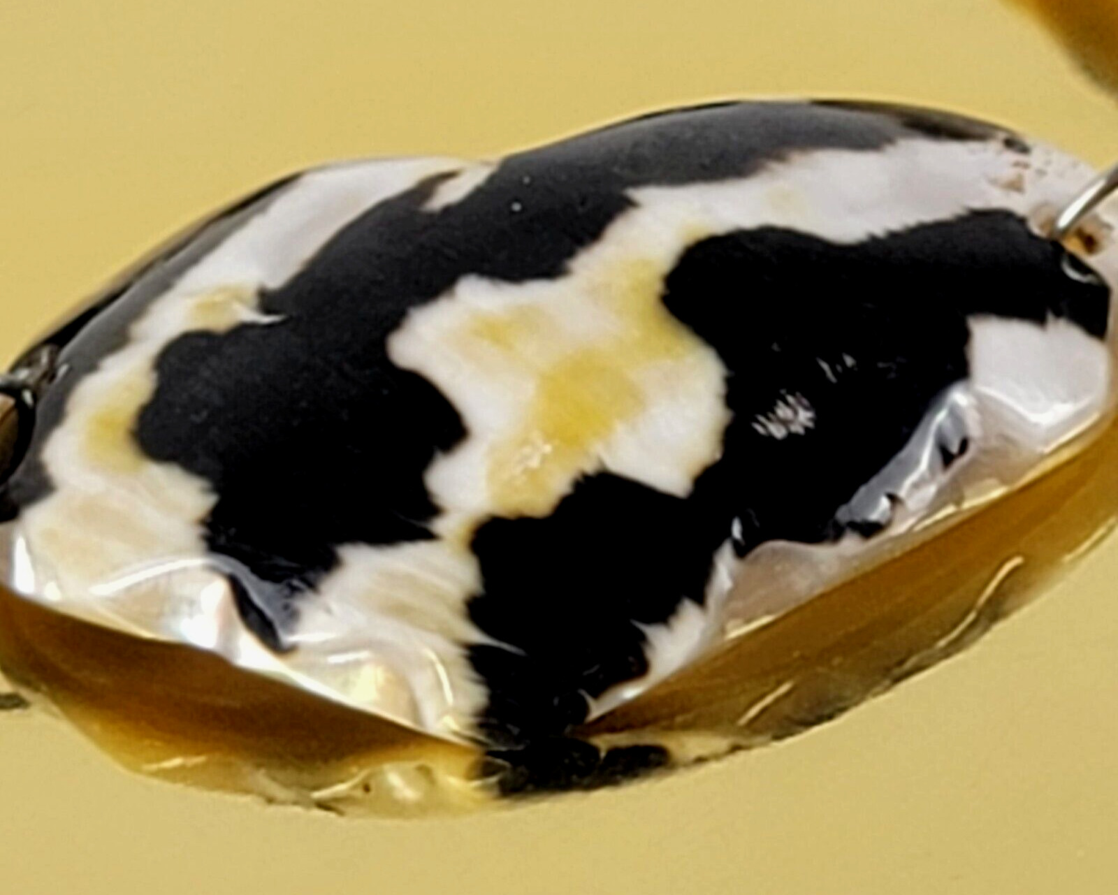 Vintage Black And Cream Mother Of Pearl Heart Bracelet 7 In Barrel Clasp