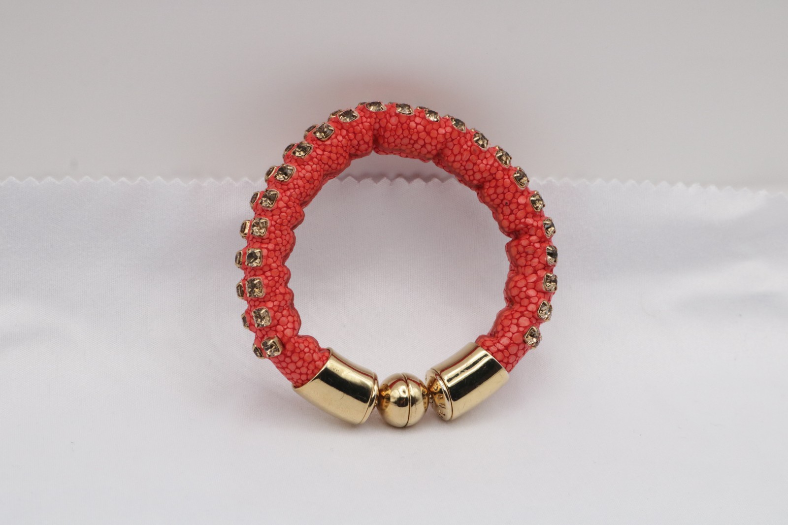 Henri Bendel Stingray Coral Crystal Bracelet Gold Tone Magnetic Clasp Vintage