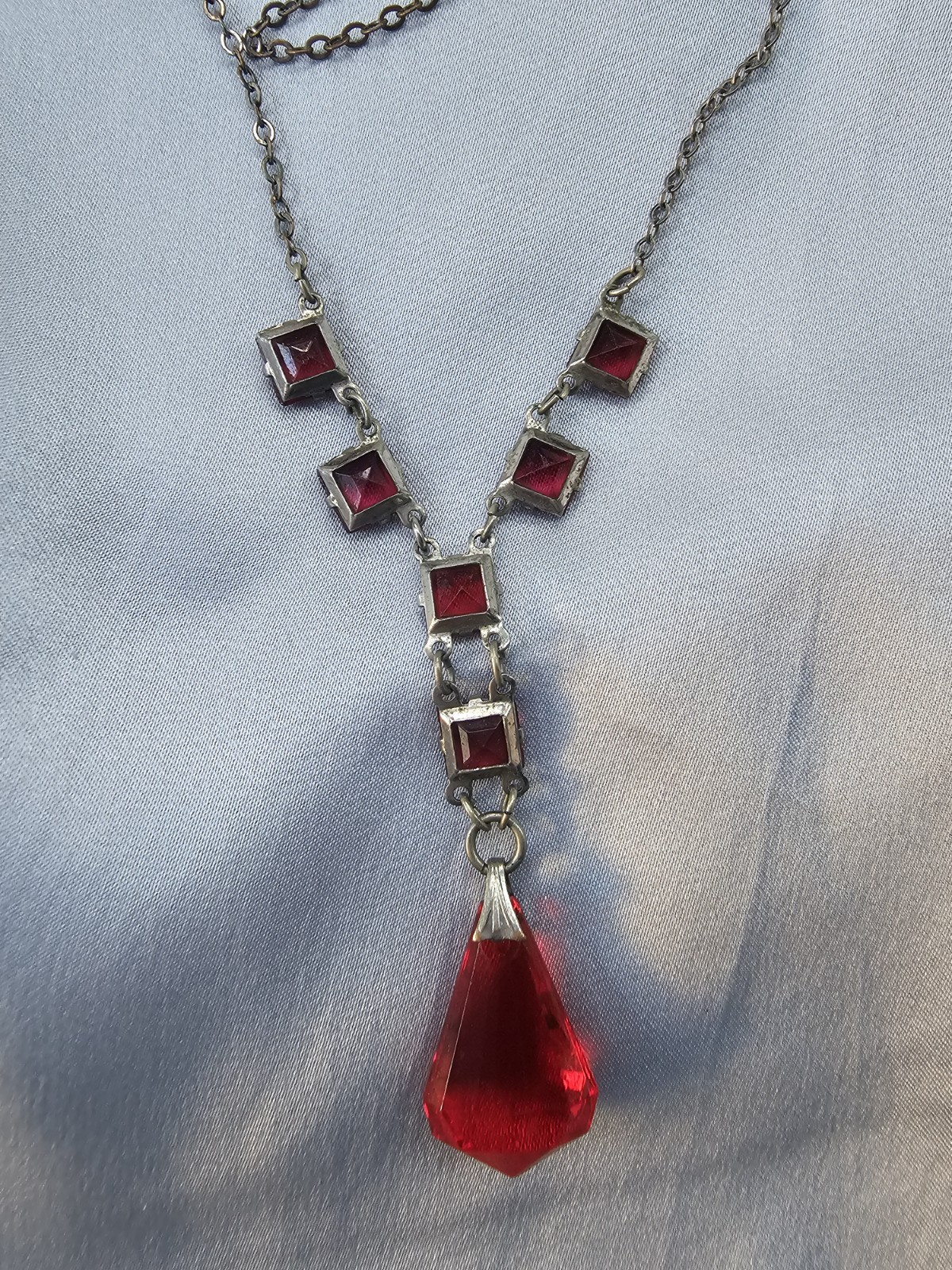 Vintage Art Deco Red Glass Silvertone 16″ Necklace Prong