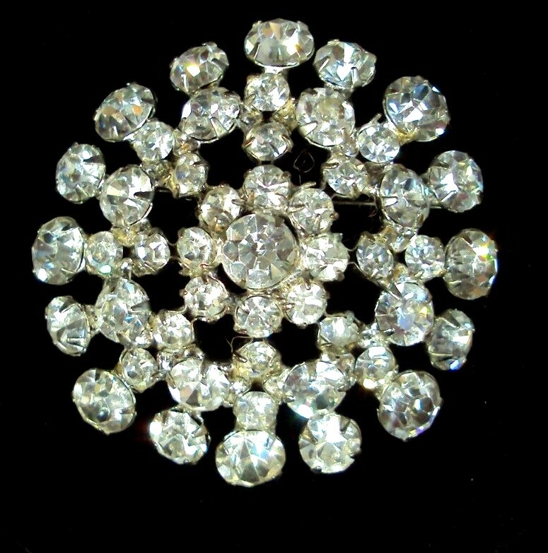 Vtg Estate GLASS Rhinestone FLORAL WREATH Brooch Pin ~ 49 Clear Stones!